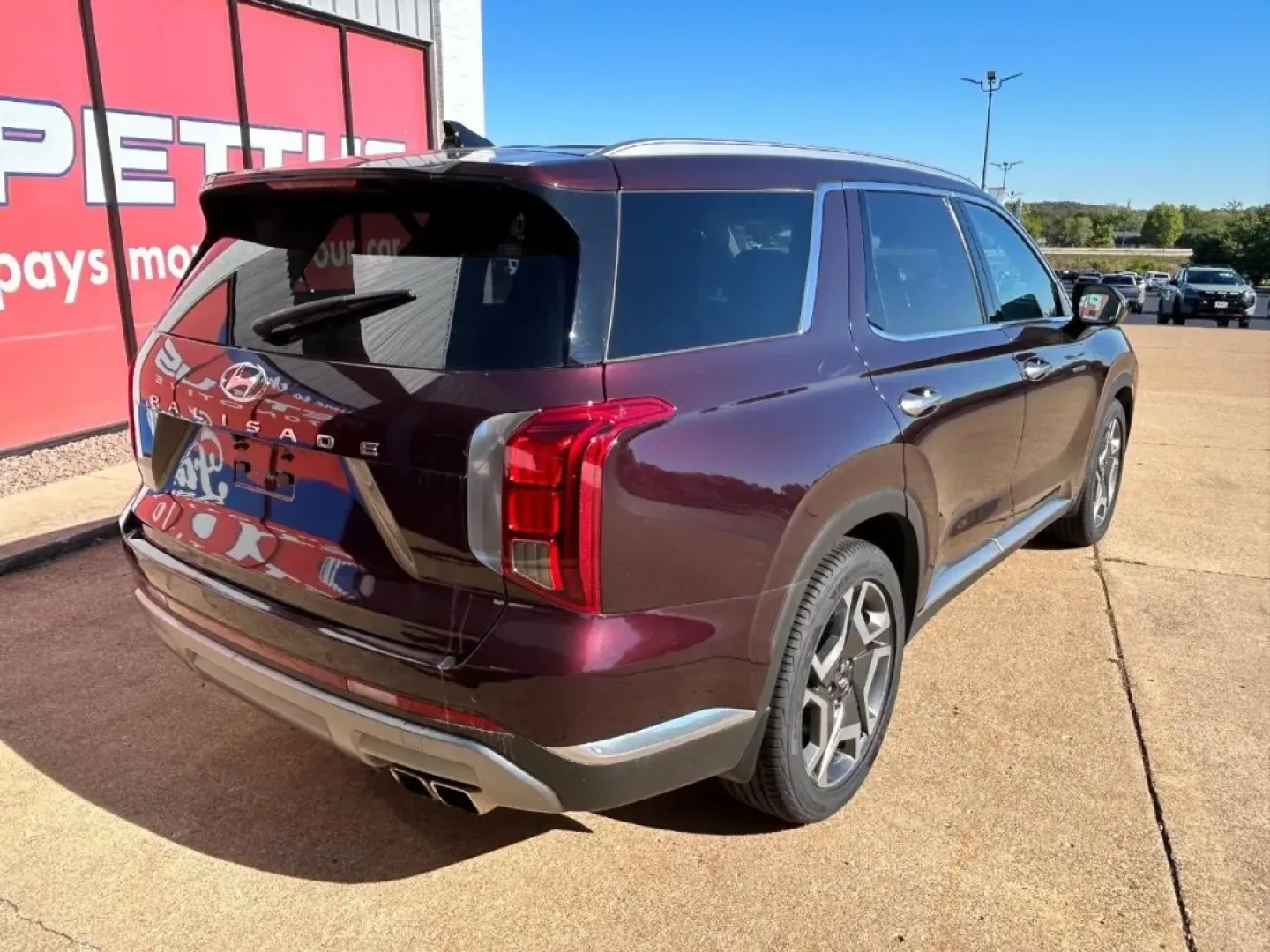 2023 /Black Leather Hyundai Palisade Limited (KM8R54GE4PU) with an 3.8L GDI D-CVVT V6 engine, Automatic transmission, located at 970 Woodlawn Dr., Farmington, MO, 63640, (573) 431-7800, 37.825642, -90.468674 - Discover a perfect blend of elegance and practicality with the 2023 Hyundai Palisade Limited, an ideal choice for families, adventure seekers, and those who appreciate a touch of luxury in their automotive experience. This pre-owned SUV, now available at Pettus CDJR Farmington in Farmington, MO, pro - Photo#7