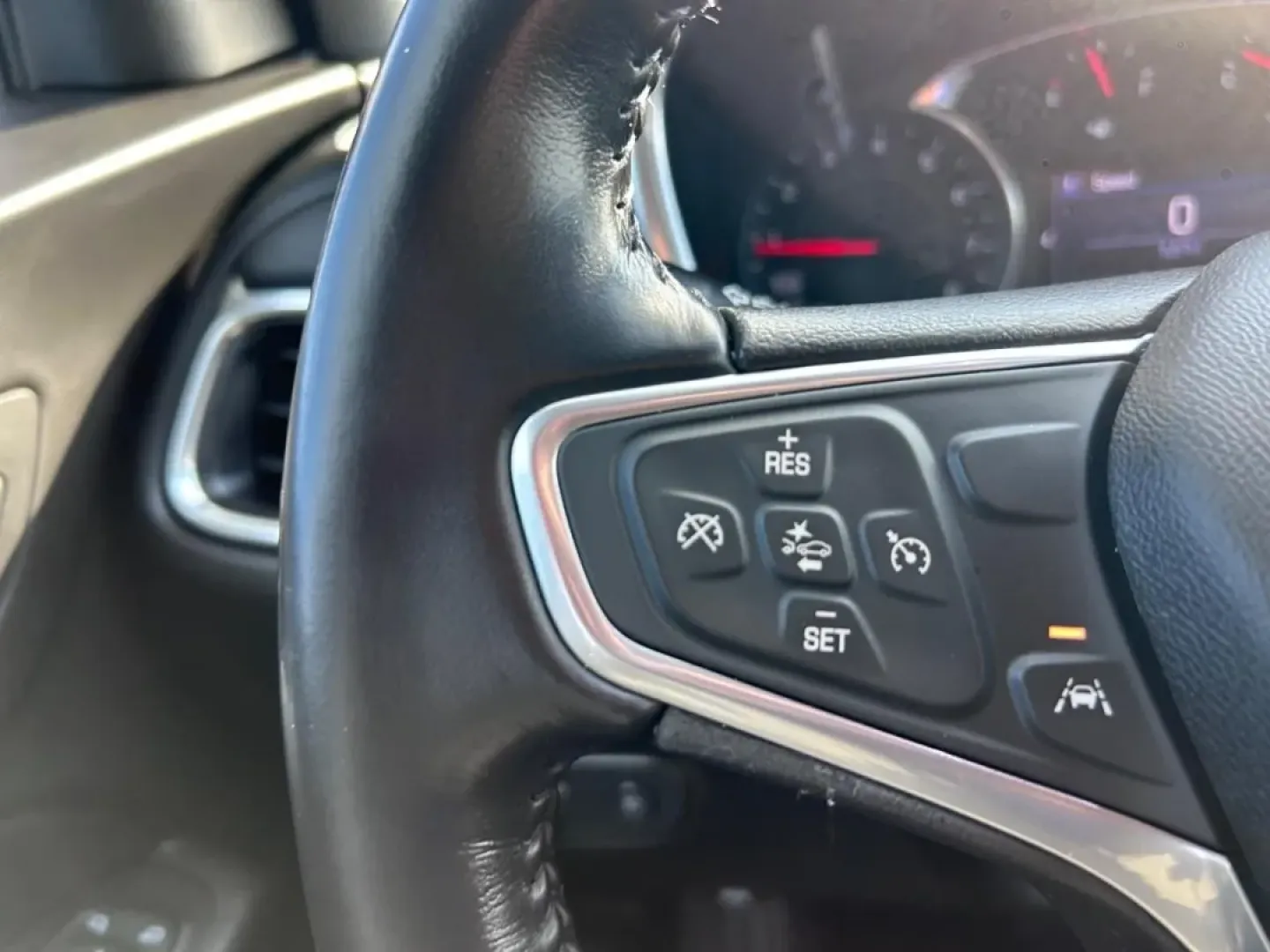 2020 /Jet Black Cloth Chevrolet Equinox LT (2GNAXUEV8L6) with an 1.5L Turbo DOHC 4-cylinder / SIDI / VVT engine, Automatic transmission, located at 141 Commercial Dr, Fredericktown, MO, 63645, (573) 783-6432, 37.570087, -90.320648 - ### Discover Your Next Adventure with the 2020 Chevrolet Equinox LT at Pettus Ford Fredericktown<br /> <br /> Are you ready to elevate your driving experience? Whether you're navigating daily commutes, planning family road trips, or exploring off-the-beaten-path adventures, the 2020 Chevrolet Equino - Photo#12