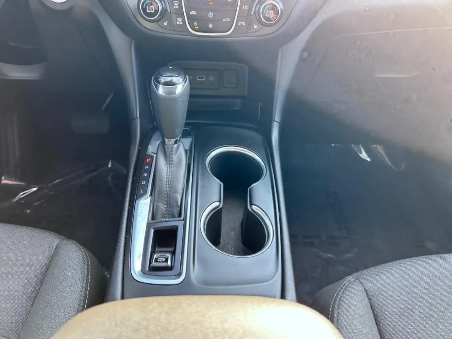 2020 /Jet Black Cloth Chevrolet Equinox LT (2GNAXUEV8L6) with an 1.5L Turbo DOHC 4-cylinder / SIDI / VVT engine, Automatic transmission, located at 141 Commercial Dr, Fredericktown, MO, 63645, (573) 783-6432, 37.570087, -90.320648 - ### Discover Your Next Adventure with the 2020 Chevrolet Equinox LT at Pettus Ford Fredericktown<br /> <br /> Are you ready to elevate your driving experience? Whether you're navigating daily commutes, planning family road trips, or exploring off-the-beaten-path adventures, the 2020 Chevrolet Equino - Photo#16