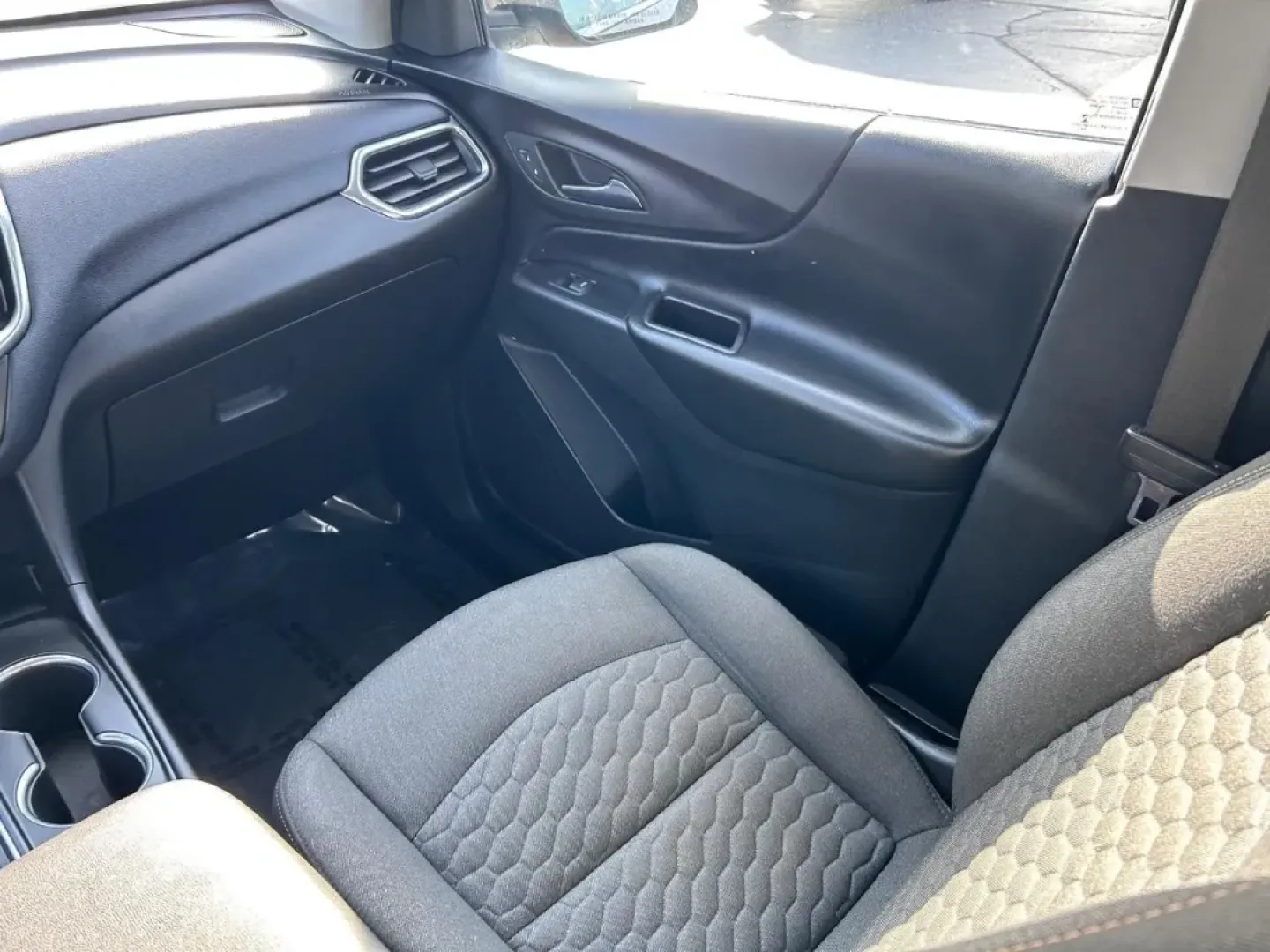 2020 /Jet Black Cloth Chevrolet Equinox LT (2GNAXUEV8L6) with an 1.5L Turbo DOHC 4-cylinder / SIDI / VVT engine, Automatic transmission, located at 141 Commercial Dr, Fredericktown, MO, 63645, (573) 783-6432, 37.570087, -90.320648 - ### Discover Your Next Adventure with the 2020 Chevrolet Equinox LT at Pettus Ford Fredericktown<br /> <br /> Are you ready to elevate your driving experience? Whether you're navigating daily commutes, planning family road trips, or exploring off-the-beaten-path adventures, the 2020 Chevrolet Equino - Photo#17