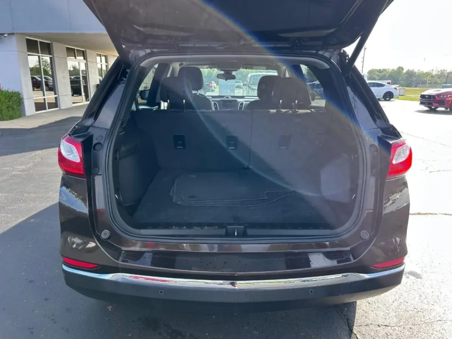 2020 /Jet Black Cloth Chevrolet Equinox LT (2GNAXUEV8L6) with an 1.5L Turbo DOHC 4-cylinder / SIDI / VVT engine, Automatic transmission, located at 141 Commercial Dr, Fredericktown, MO, 63645, (573) 783-6432, 37.570087, -90.320648 - ### Discover Your Next Adventure with the 2020 Chevrolet Equinox LT at Pettus Ford Fredericktown<br /> <br /> Are you ready to elevate your driving experience? Whether you're navigating daily commutes, planning family road trips, or exploring off-the-beaten-path adventures, the 2020 Chevrolet Equino - Photo#3