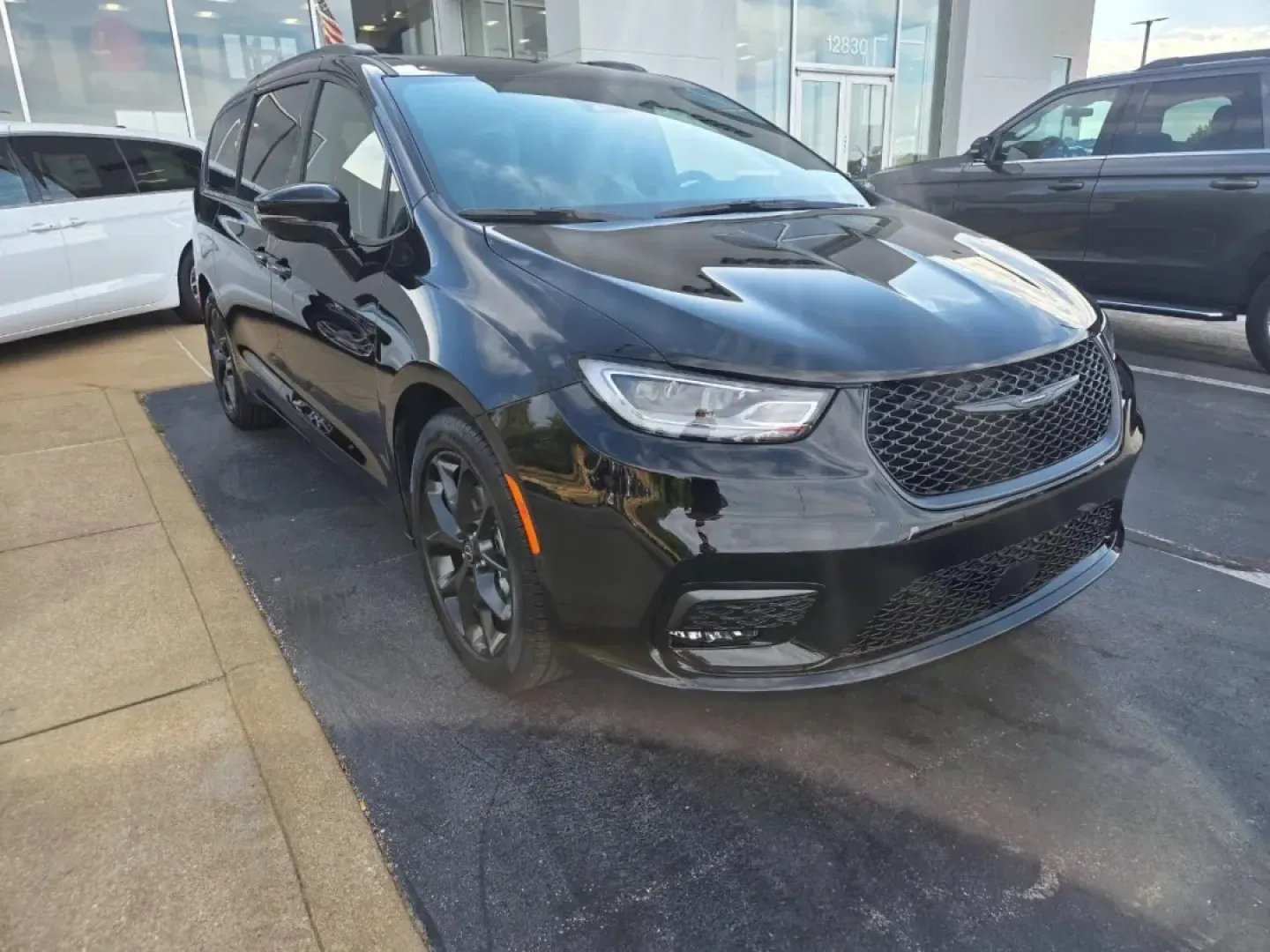 2026 /Black Chrysler Pacifica Limited (2C4RC1GG6TR) with an Other engine, Automatic transmission, located at 12830 Highway 21, De Soto, MO, 63020, (636) 337-7777, 38.153099, -90.573624 - **Experience the Perfect Family Adventure with the 2026 Chrysler Pacifica Limited at Pettus CDJR DeSoto!**<br /> <br /> Are you in search of the ultimate family vehicle that combines comfort, style, and functionality? Look no further than the 2026 Chrysler Pacifica Limited, available now at Pettus C - Photo#0