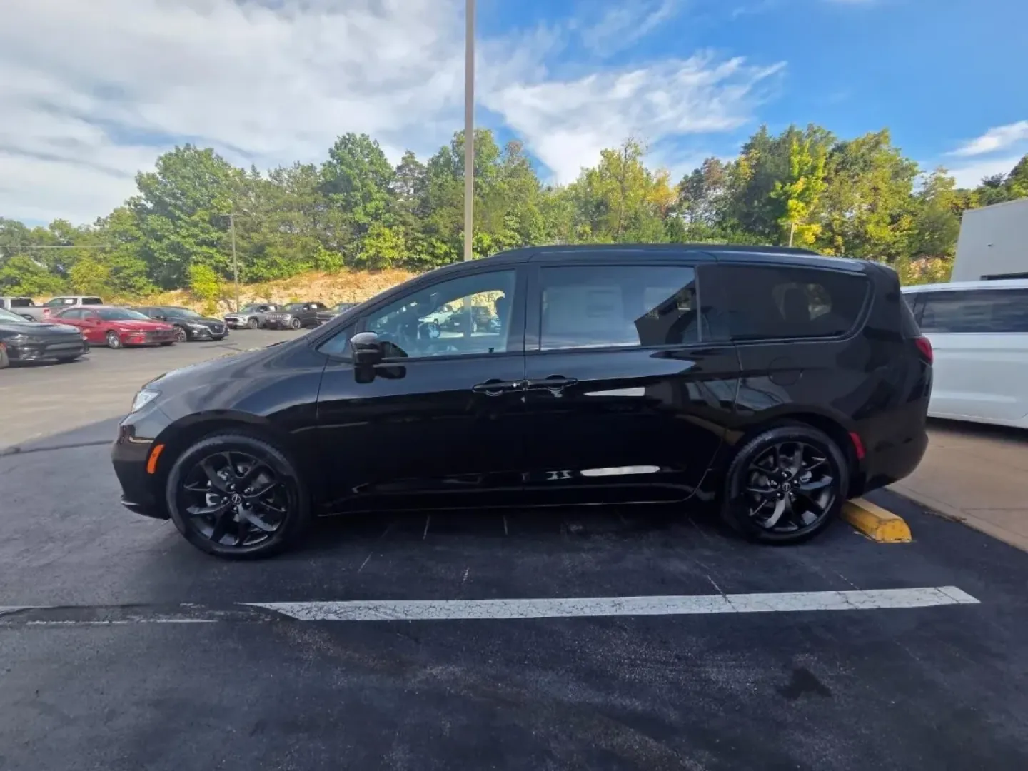 2026 /Black Chrysler Pacifica Limited (2C4RC1GG6TR) with an Other engine, Automatic transmission, located at 12830 Highway 21, De Soto, MO, 63020, (636) 337-7777, 38.153099, -90.573624 - **Experience the Perfect Family Adventure with the 2026 Chrysler Pacifica Limited at Pettus CDJR DeSoto!**<br /> <br /> Are you in search of the ultimate family vehicle that combines comfort, style, and functionality? Look no further than the 2026 Chrysler Pacifica Limited, available now at Pettus C - Photo#2