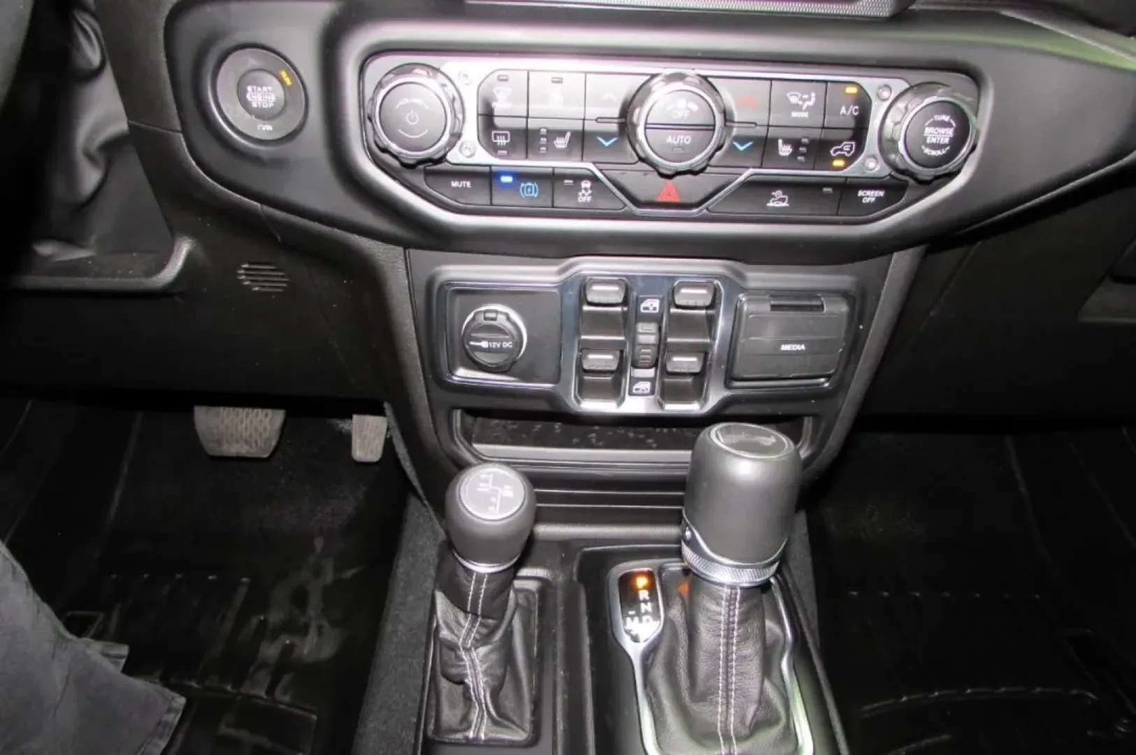 2022 /Black Jeep Wrangler Unlimited Sahara 4xe (1C4JJXP6XNW) with an Other engine, Automatic transmission, located at 12830 Highway 21, De Soto, MO, 63020, (636) 337-7777, 38.153099, -90.573624 - **Unleash Your Adventurous Spirit with the 2022 Jeep Wrangler!**<br /> <br /> Are you ready to elevate your weekend adventures and daily commutes? At Pettus CDJR DeSoto, we have the perfect vehicle for those who love versatility and capability-the stunning 2022 Jeep Wrangler. This SUV isn't just a m - Photo#21