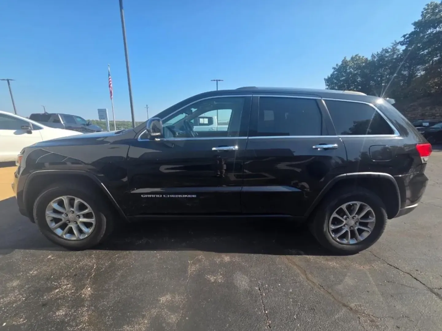 2014 /Black/Lt Frost Beige Jeep Grand Cherokee Limited (1C4RJFBG4EC) with an Other engine, located at 12830 Highway 21, De Soto, MO, 63020, (636) 337-7777, 38.153099, -90.573624 - ### Adventure Awaits with the 2014 Jeep Grand Cherokee at Pettus CDJR DeSoto!<br /> <br /> Are you ready to elevate your weekend getaways or daily commutes? The 2014 Jeep Grand Cherokee is not just a vehicle; it's a lifestyle choice for those who crave adventure, comfort, and reliability. With its r - Photo#2