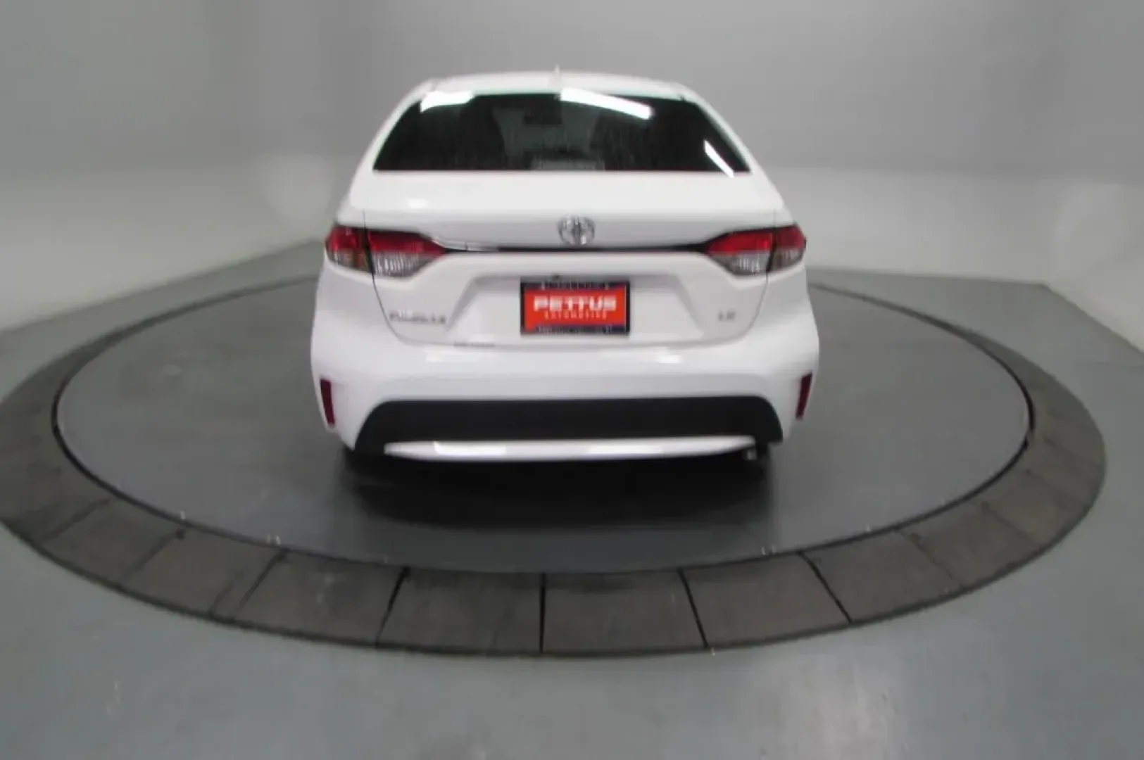 2020 /Light Gray Toyota Corolla LE (5YFEPRAEXLP) with an Other engine, Automatic transmission, located at 12830 Highway 21, De Soto, MO, 63020, (636) 337-7777, 38.153099, -90.573624 - Discover the perfect blend of reliability and style with this stunning 2020 Toyota Corolla LE, available now at Pettus CDJR DeSoto, your trusted OEM dealership located at 12830 Highway 21, De Soto, MO 63020. This pre-owned sedan isn't just a vehicle; it's a lifestyle choice that seamlessly caters to - Photo#6