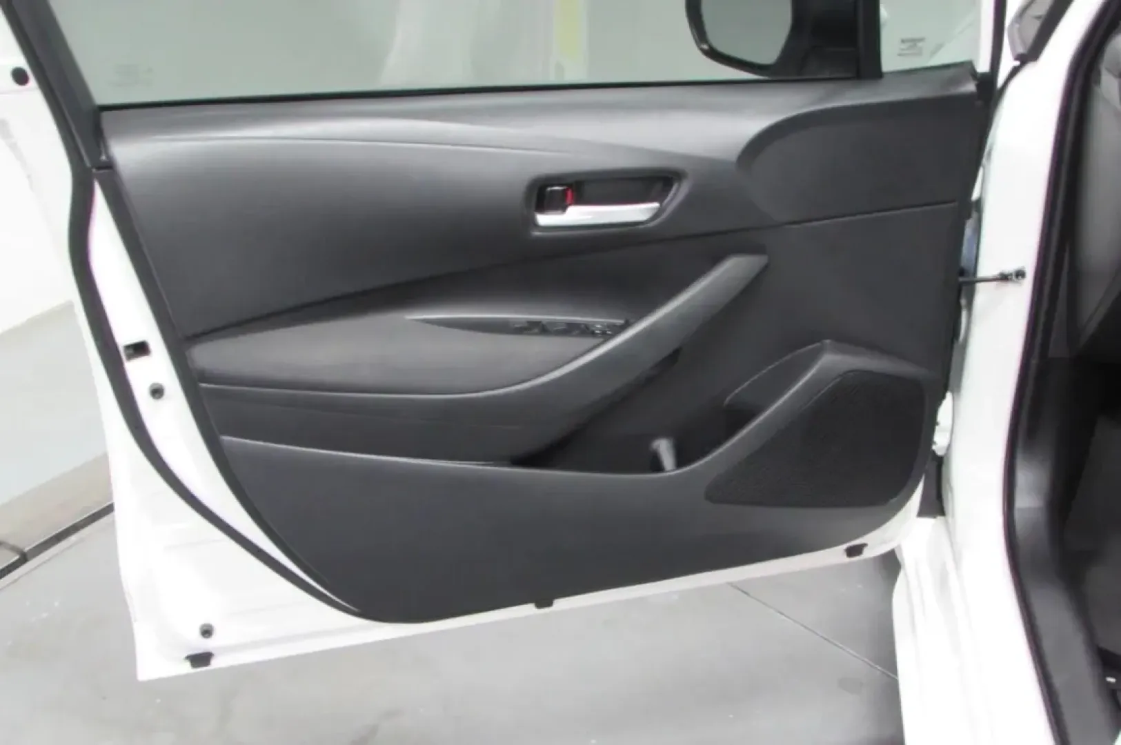2020 /Light Gray Toyota Corolla LE (5YFEPRAEXLP) with an Other engine, Automatic transmission, located at 12830 Highway 21, De Soto, MO, 63020, (636) 337-7777, 38.153099, -90.573624 - Discover the perfect blend of reliability and style with this stunning 2020 Toyota Corolla LE, available now at Pettus CDJR DeSoto, your trusted OEM dealership located at 12830 Highway 21, De Soto, MO 63020. This pre-owned sedan isn't just a vehicle; it's a lifestyle choice that seamlessly caters to - Photo#10