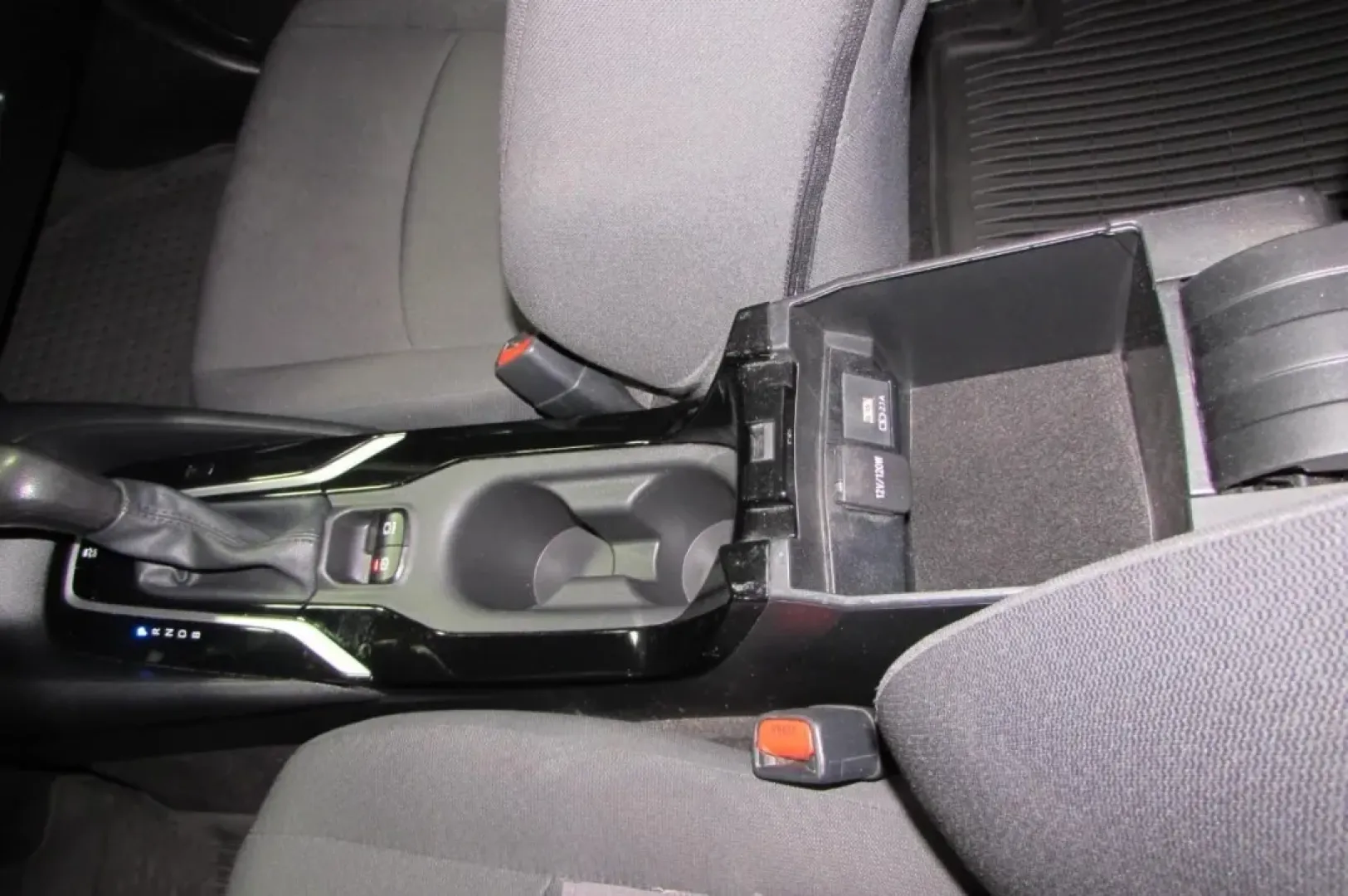 2020 /Light Gray Toyota Corolla LE (5YFEPRAEXLP) with an Other engine, Automatic transmission, located at 12830 Highway 21, De Soto, MO, 63020, (636) 337-7777, 38.153099, -90.573624 - Discover the perfect blend of reliability and style with this stunning 2020 Toyota Corolla LE, available now at Pettus CDJR DeSoto, your trusted OEM dealership located at 12830 Highway 21, De Soto, MO 63020. This pre-owned sedan isn't just a vehicle; it's a lifestyle choice that seamlessly caters to - Photo#20