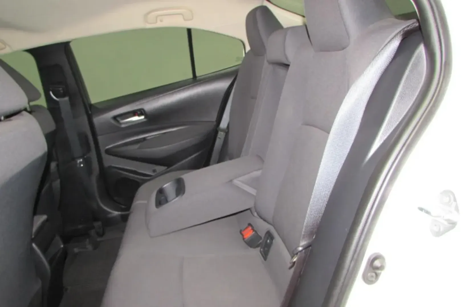 2020 /Light Gray Toyota Corolla LE (5YFEPRAEXLP) with an Other engine, Automatic transmission, located at 12830 Highway 21, De Soto, MO, 63020, (636) 337-7777, 38.153099, -90.573624 - Discover the perfect blend of reliability and style with this stunning 2020 Toyota Corolla LE, available now at Pettus CDJR DeSoto, your trusted OEM dealership located at 12830 Highway 21, De Soto, MO 63020. This pre-owned sedan isn't just a vehicle; it's a lifestyle choice that seamlessly caters to - Photo#23