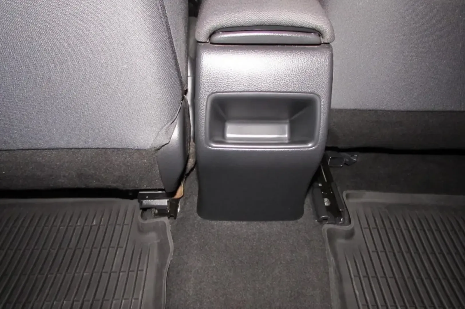 2020 /Light Gray Toyota Corolla LE (5YFEPRAEXLP) with an Other engine, Automatic transmission, located at 12830 Highway 21, De Soto, MO, 63020, (636) 337-7777, 38.153099, -90.573624 - Discover the perfect blend of reliability and style with this stunning 2020 Toyota Corolla LE, available now at Pettus CDJR DeSoto, your trusted OEM dealership located at 12830 Highway 21, De Soto, MO 63020. This pre-owned sedan isn't just a vehicle; it's a lifestyle choice that seamlessly caters to - Photo#24