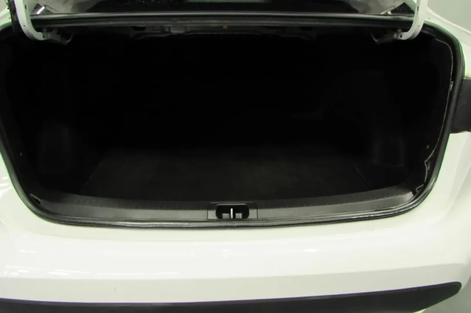 2020 /Light Gray Toyota Corolla LE (5YFEPRAEXLP) with an Other engine, Automatic transmission, located at 12830 Highway 21, De Soto, MO, 63020, (636) 337-7777, 38.153099, -90.573624 - Discover the perfect blend of reliability and style with this stunning 2020 Toyota Corolla LE, available now at Pettus CDJR DeSoto, your trusted OEM dealership located at 12830 Highway 21, De Soto, MO 63020. This pre-owned sedan isn't just a vehicle; it's a lifestyle choice that seamlessly caters to - Photo#25