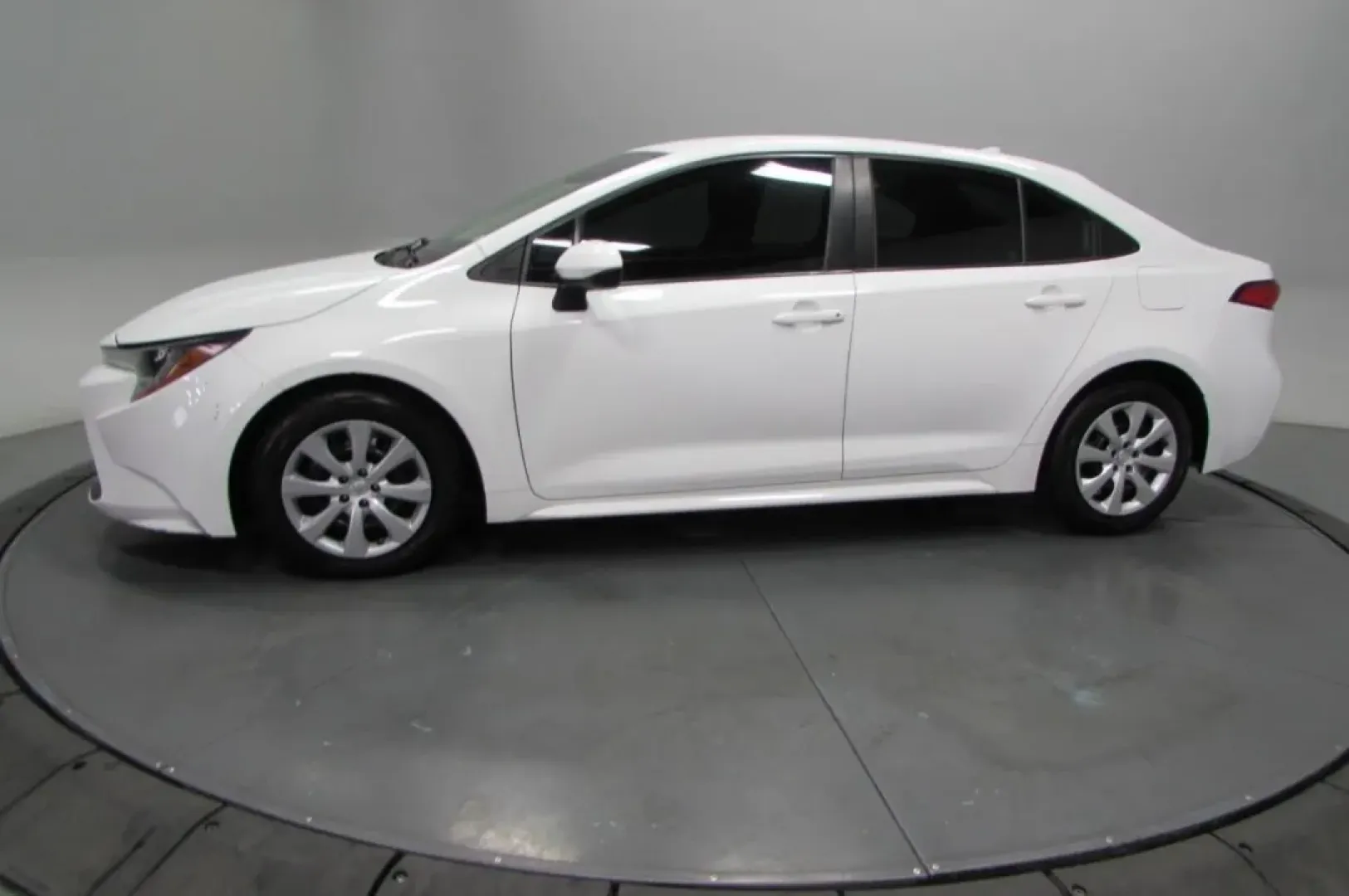 2020 /Light Gray Toyota Corolla LE (5YFEPRAEXLP) with an Other engine, Automatic transmission, located at 12830 Highway 21, De Soto, MO, 63020, (636) 337-7777, 38.153099, -90.573624 - Discover the perfect blend of reliability and style with this stunning 2020 Toyota Corolla LE, available now at Pettus CDJR DeSoto, your trusted OEM dealership located at 12830 Highway 21, De Soto, MO 63020. This pre-owned sedan isn't just a vehicle; it's a lifestyle choice that seamlessly caters to - Photo#4