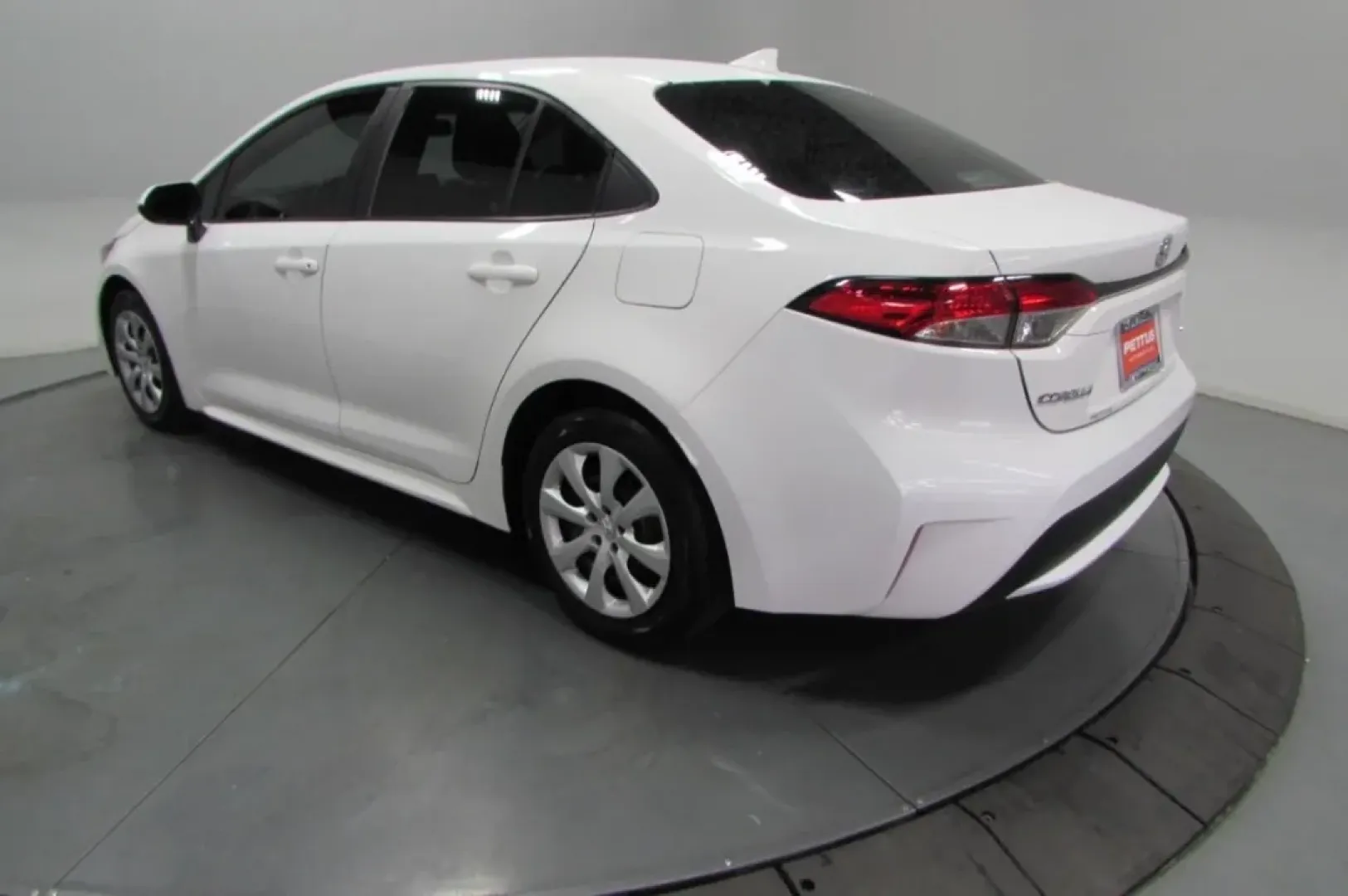 2020 /Light Gray Toyota Corolla LE (5YFEPRAEXLP) with an Other engine, Automatic transmission, located at 12830 Highway 21, De Soto, MO, 63020, (636) 337-7777, 38.153099, -90.573624 - Discover the perfect blend of reliability and style with this stunning 2020 Toyota Corolla LE, available now at Pettus CDJR DeSoto, your trusted OEM dealership located at 12830 Highway 21, De Soto, MO 63020. This pre-owned sedan isn't just a vehicle; it's a lifestyle choice that seamlessly caters to - Photo#5