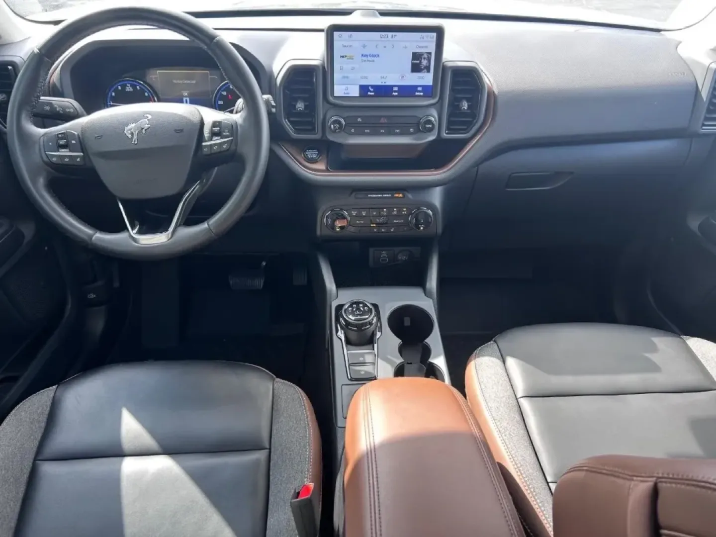 2024 /Ebony/Roast Leather Trimmed Ford Bronco Sport Outer Banks (3FMCR9C63RR) with an 1.5L EcoBoost engine, Automatic transmission, located at 970 Woodlawn Dr., Farmington, MO, 63640, (573) 431-7800, 37.825642, -90.468674 - **Adventure Awaits with the 2024 Ford Bronco Sport Outer Banks at Pettus CDJR Farmington!**<br /> <br /> Are you ready to elevate your weekend getaways and daily adventures? Look no further than this stunning 2024 Ford Bronco Sport Outer Banks, expertly crafted for those who crave both comfort and c - Photo#9