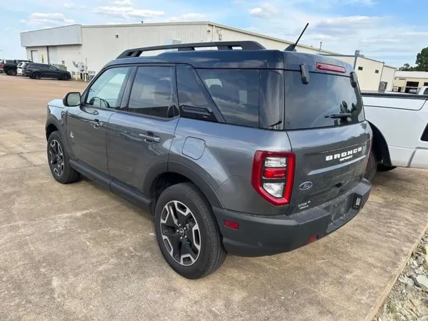 2024 Ford Bronco Sport Outer Banks (3FMCR9C63RR) with an 1.5L EcoBoost engine, Automatic transmission, located at 970 Woodlawn Dr., Farmington, MO, 63640, (573) 431-7800, 37.825642, -90.468674 - **Adventure Awaits with the 2024 Ford Bronco Sport Outer Banks at Pettus CDJR Farmington!**<br /> <br /> Are you ready to elevate your weekend getaways and daily adventures? Look no further than this stunning 2024 Ford Bronco Sport Outer Banks, expertly crafted for those who crave both comfort and c - Photo#2