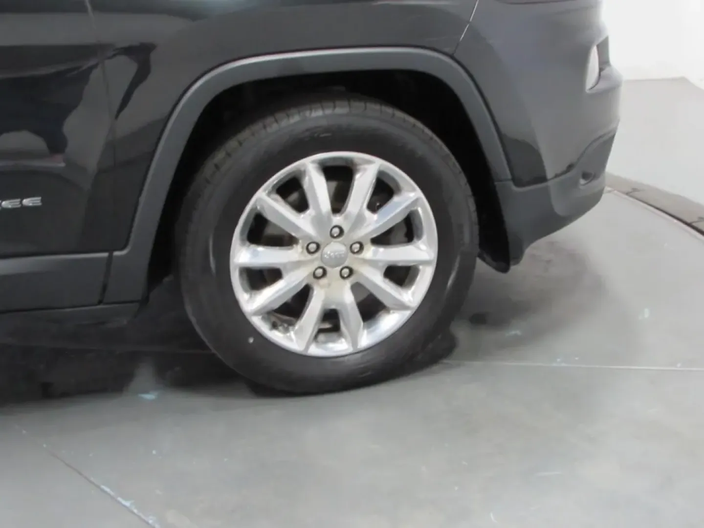 2016 /Black Jeep Cherokee Limited (1C4PJMDB6GW) with an Other engine, located at 12830 Highway 21, De Soto, MO, 63020, (636) 337-7777, 38.153099, -90.573624 - Are you ready to elevate your adventures with a vehicle that effortlessly combines style, comfort, and capability? Look no further than this stunning 2016 Jeep Cherokee, available now at Pettus CDJR DeSoto, your trusted source for quality used vehicles in De Soto, MO. Whether you're navigating city - Photo#10