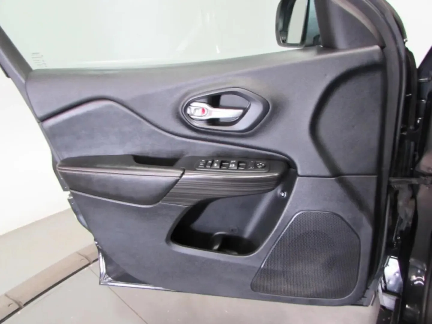 2016 /Black Jeep Cherokee Limited (1C4PJMDB6GW) with an Other engine, located at 12830 Highway 21, De Soto, MO, 63020, (636) 337-7777, 38.153099, -90.573624 - Are you ready to elevate your adventures with a vehicle that effortlessly combines style, comfort, and capability? Look no further than this stunning 2016 Jeep Cherokee, available now at Pettus CDJR DeSoto, your trusted source for quality used vehicles in De Soto, MO. Whether you're navigating city - Photo#11