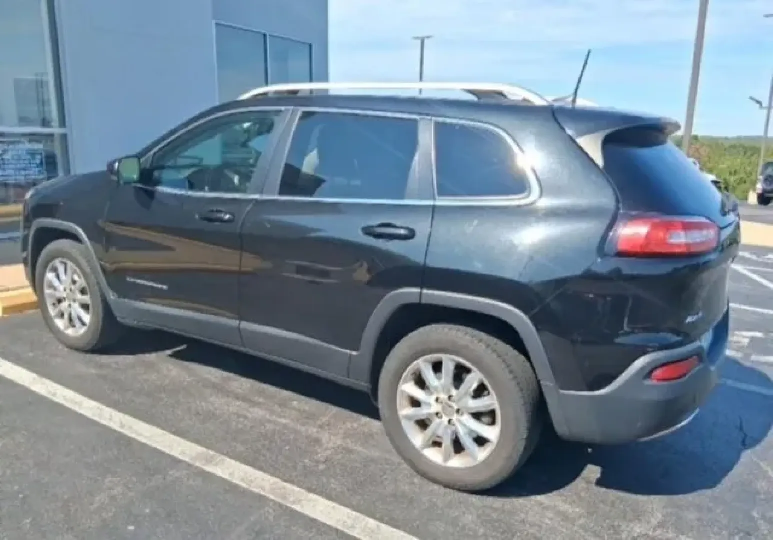 2016 /Black Jeep Cherokee Limited (1C4PJMDB6GW) with an Other engine, located at 12830 Highway 21, De Soto, MO, 63020, (636) 337-7777, 38.153099, -90.573624 - Are you ready to elevate your adventures with a vehicle that effortlessly combines style, comfort, and capability? Look no further than this stunning 2016 Jeep Cherokee, available now at Pettus CDJR DeSoto, your trusted source for quality used vehicles in De Soto, MO. Whether you're navigating city - Photo#28