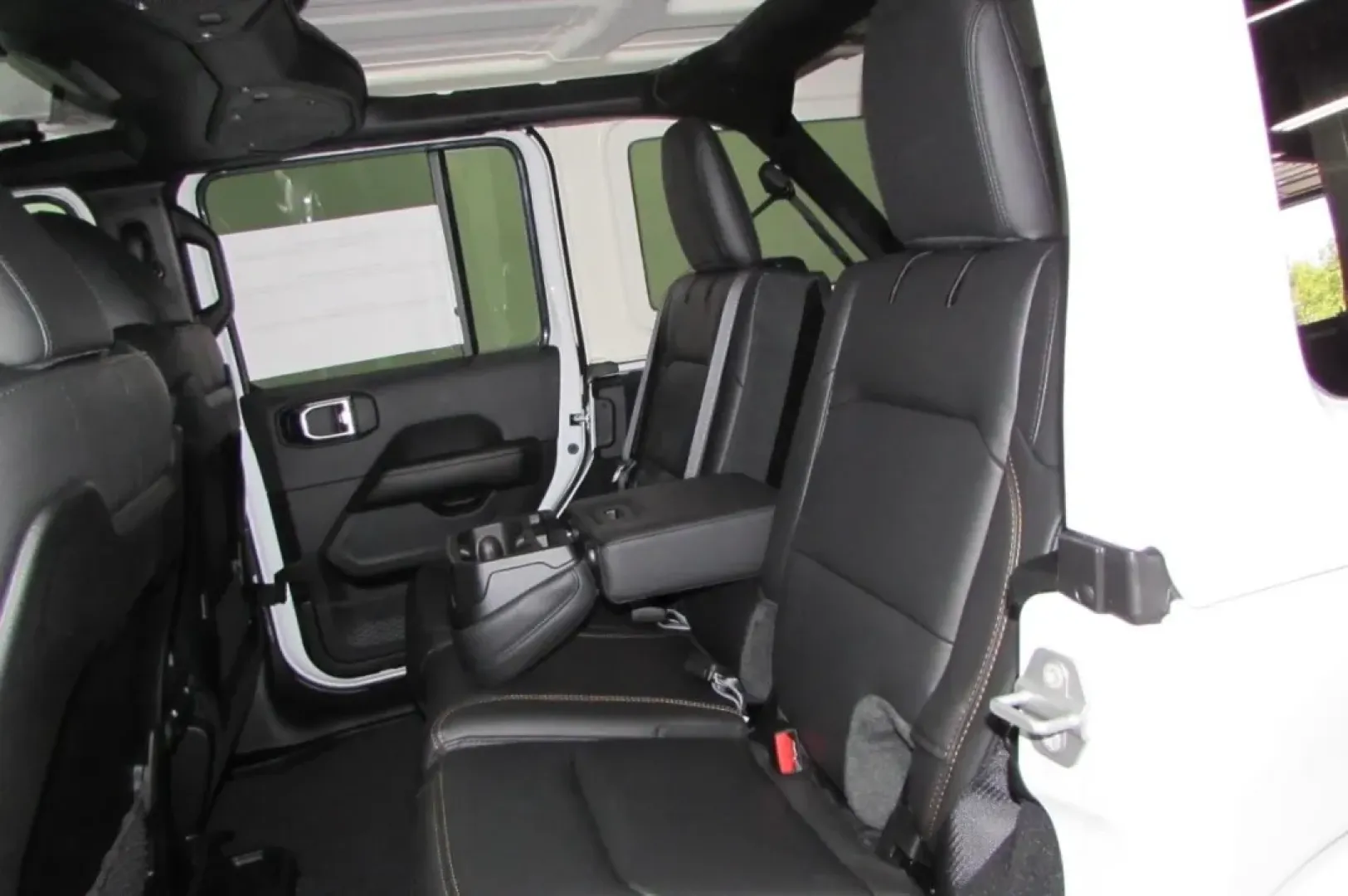 2025 /Black Jeep Wrangler Rubicon (1C4PJXFG3SW) with an Other engine, located at 12830 Highway 21, De Soto, MO, 63020, (636) 337-7777, 38.153099, -90.573624 - **Conquer Every Adventure with the 2025 Jeep Wrangler Your Ultimate SUV Awaits!**<br /> <br /> Are you ready to elevate your outdoor experiences and family outings? The 2025 Jeep Wrangler is designed for those who crave adventure, whether it's tackling rugged trails, heading to the beach, or naviga - Photo#24