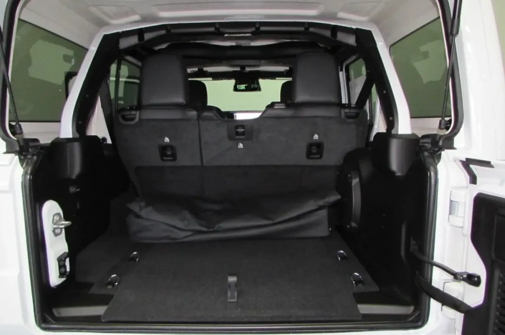 2025 /Black Jeep Wrangler Rubicon (1C4PJXFG3SW) with an Other engine, located at 12830 Highway 21, De Soto, MO, 63020, (636) 337-7777, 38.153099, -90.573624 - **Conquer Every Adventure with the 2025 Jeep Wrangler Your Ultimate SUV Awaits!**<br /> <br /> Are you ready to elevate your outdoor experiences and family outings? The 2025 Jeep Wrangler is designed for those who crave adventure, whether it's tackling rugged trails, heading to the beach, or naviga - Photo#28
