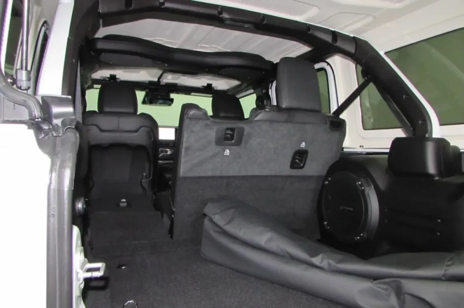 2025 /Black Jeep Wrangler Rubicon (1C4PJXFG3SW) with an Other engine, located at 12830 Highway 21, De Soto, MO, 63020, (636) 337-7777, 38.153099, -90.573624 - **Conquer Every Adventure with the 2025 Jeep Wrangler Your Ultimate SUV Awaits!**<br /> <br /> Are you ready to elevate your outdoor experiences and family outings? The 2025 Jeep Wrangler is designed for those who crave adventure, whether it's tackling rugged trails, heading to the beach, or naviga - Photo#31
