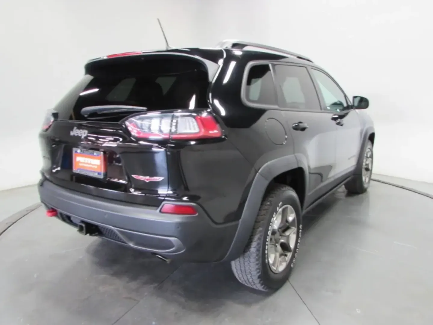 2019 /Black Leather Trimmed Jeep Cherokee 4WD Trailhawk (1C4PJMBX7KD) with an 3.2L V6 24V VVT engine, Automatic transmission, located at 12830 Highway 21, De Soto, MO, 63020, (636) 337-7777, 38.153099, -90.573624 - **Unleash Adventure with the 2019 Jeep Cherokee: Your Perfect Companion for Life's Journeys!**<br /> <br /> Are you ready to elevate your driving experience and embrace the great outdoors? Ideal for weekend adventures, daily commutes, and family outings, the 2019 Jeep Cherokee is the crossover that - Photo#7