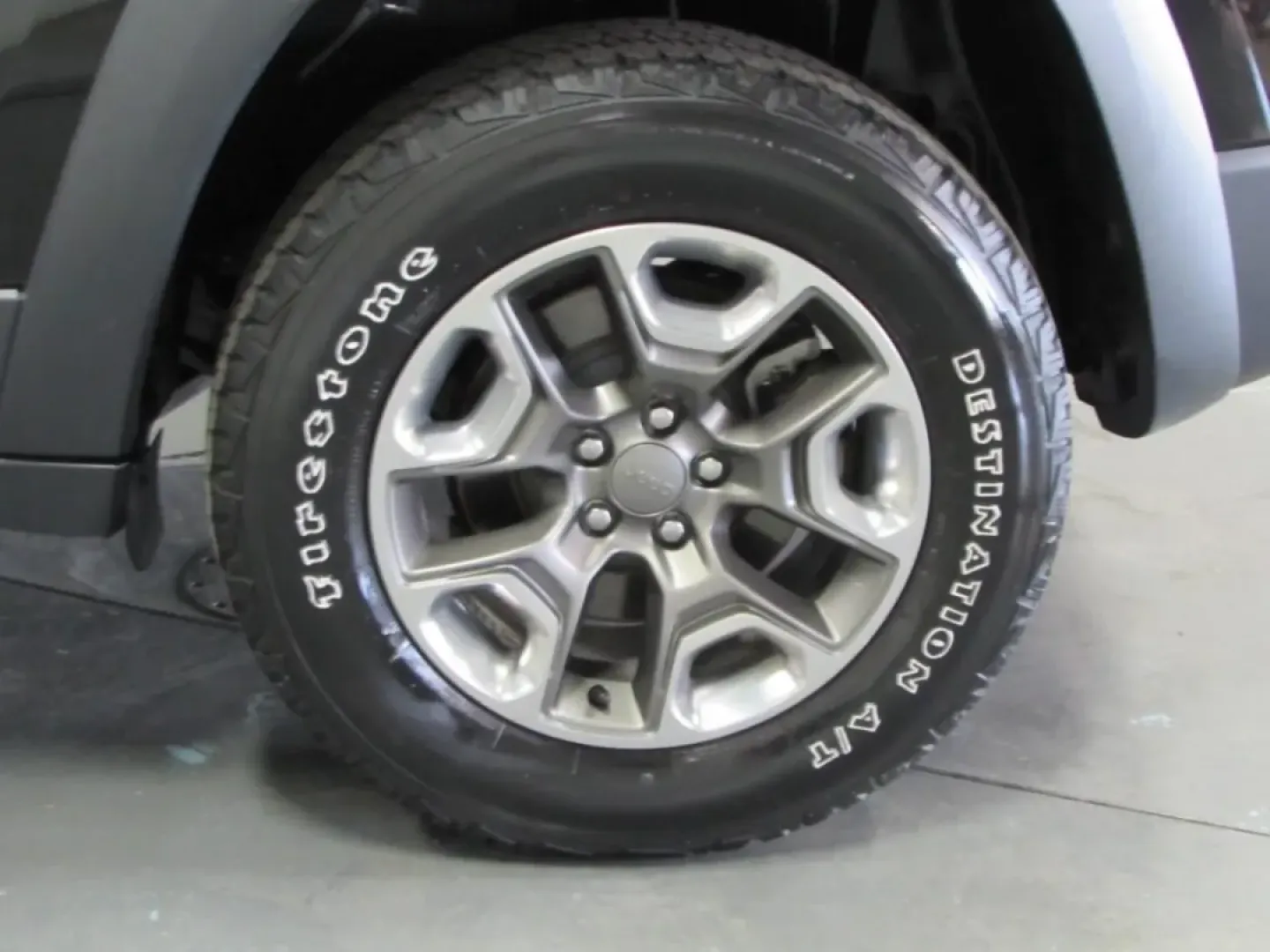 2019 /Black Leather Trimmed Jeep Cherokee 4WD Trailhawk (1C4PJMBX7KD) with an 3.2L V6 24V VVT engine, Automatic transmission, located at 12830 Highway 21, De Soto, MO, 63020, (636) 337-7777, 38.153099, -90.573624 - **Unleash Adventure with the 2019 Jeep Cherokee: Your Perfect Companion for Life's Journeys!**<br /> <br /> Are you ready to elevate your driving experience and embrace the great outdoors? Ideal for weekend adventures, daily commutes, and family outings, the 2019 Jeep Cherokee is the crossover that - Photo#9