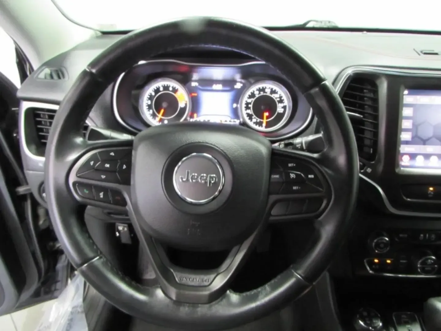 2019 /Black Leather Trimmed Jeep Cherokee 4WD Trailhawk (1C4PJMBX7KD) with an 3.2L V6 24V VVT engine, Automatic transmission, located at 12830 Highway 21, De Soto, MO, 63020, (636) 337-7777, 38.153099, -90.573624 - **Unleash Adventure with the 2019 Jeep Cherokee: Your Perfect Companion for Life's Journeys!**<br /> <br /> Are you ready to elevate your driving experience and embrace the great outdoors? Ideal for weekend adventures, daily commutes, and family outings, the 2019 Jeep Cherokee is the crossover that - Photo#13