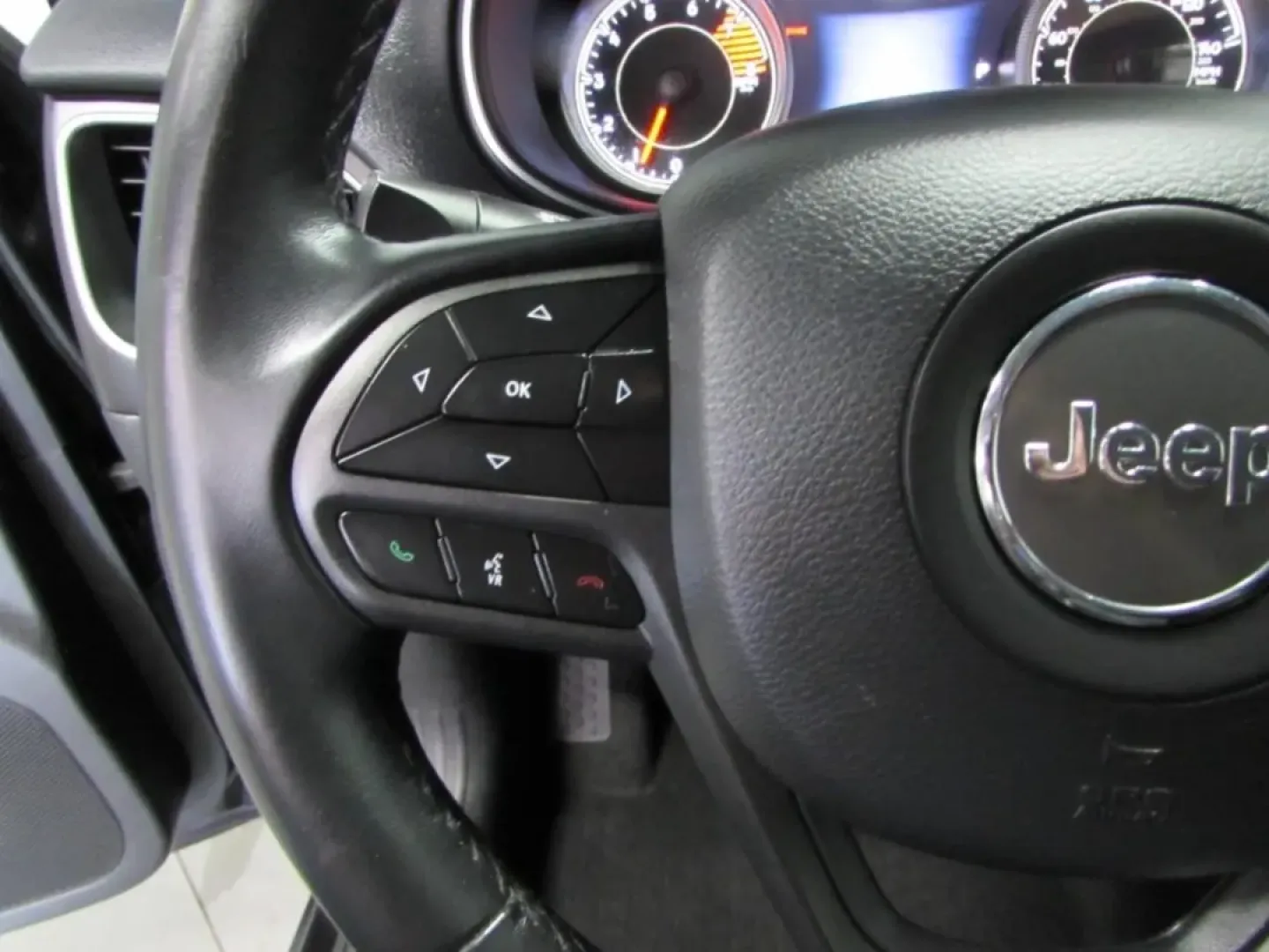 2019 /Black Leather Trimmed Jeep Cherokee 4WD Trailhawk (1C4PJMBX7KD) with an 3.2L V6 24V VVT engine, Automatic transmission, located at 12830 Highway 21, De Soto, MO, 63020, (636) 337-7777, 38.153099, -90.573624 - **Unleash Adventure with the 2019 Jeep Cherokee: Your Perfect Companion for Life's Journeys!**<br /> <br /> Are you ready to elevate your driving experience and embrace the great outdoors? Ideal for weekend adventures, daily commutes, and family outings, the 2019 Jeep Cherokee is the crossover that - Photo#14