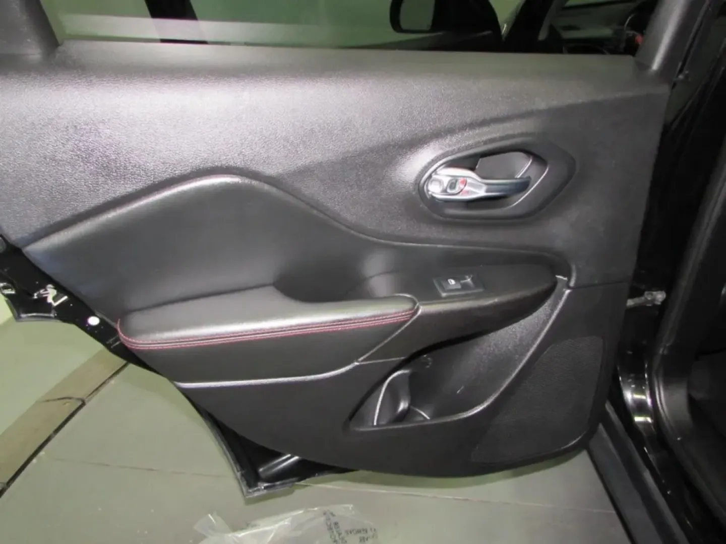 2019 /Black Leather Trimmed Jeep Cherokee 4WD Trailhawk (1C4PJMBX7KD) with an 3.2L V6 24V VVT engine, Automatic transmission, located at 12830 Highway 21, De Soto, MO, 63020, (636) 337-7777, 38.153099, -90.573624 - **Unleash Adventure with the 2019 Jeep Cherokee: Your Perfect Companion for Life's Journeys!**<br /> <br /> Are you ready to elevate your driving experience and embrace the great outdoors? Ideal for weekend adventures, daily commutes, and family outings, the 2019 Jeep Cherokee is the crossover that - Photo#23