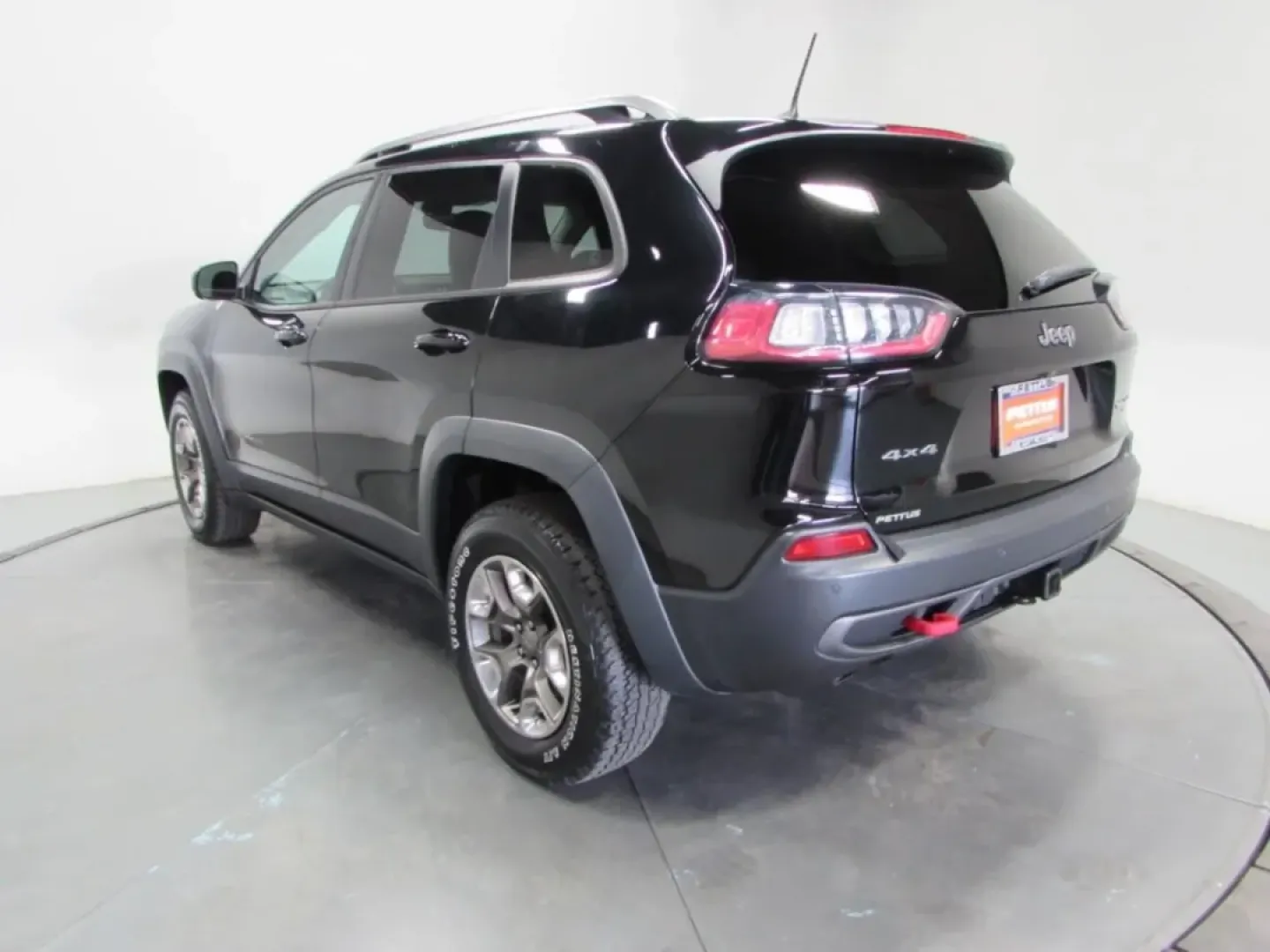 2019 /Black Leather Trimmed Jeep Cherokee 4WD Trailhawk (1C4PJMBX7KD) with an 3.2L V6 24V VVT engine, Automatic transmission, located at 12830 Highway 21, De Soto, MO, 63020, (636) 337-7777, 38.153099, -90.573624 - **Unleash Adventure with the 2019 Jeep Cherokee: Your Perfect Companion for Life's Journeys!**<br /> <br /> Are you ready to elevate your driving experience and embrace the great outdoors? Ideal for weekend adventures, daily commutes, and family outings, the 2019 Jeep Cherokee is the crossover that - Photo#5