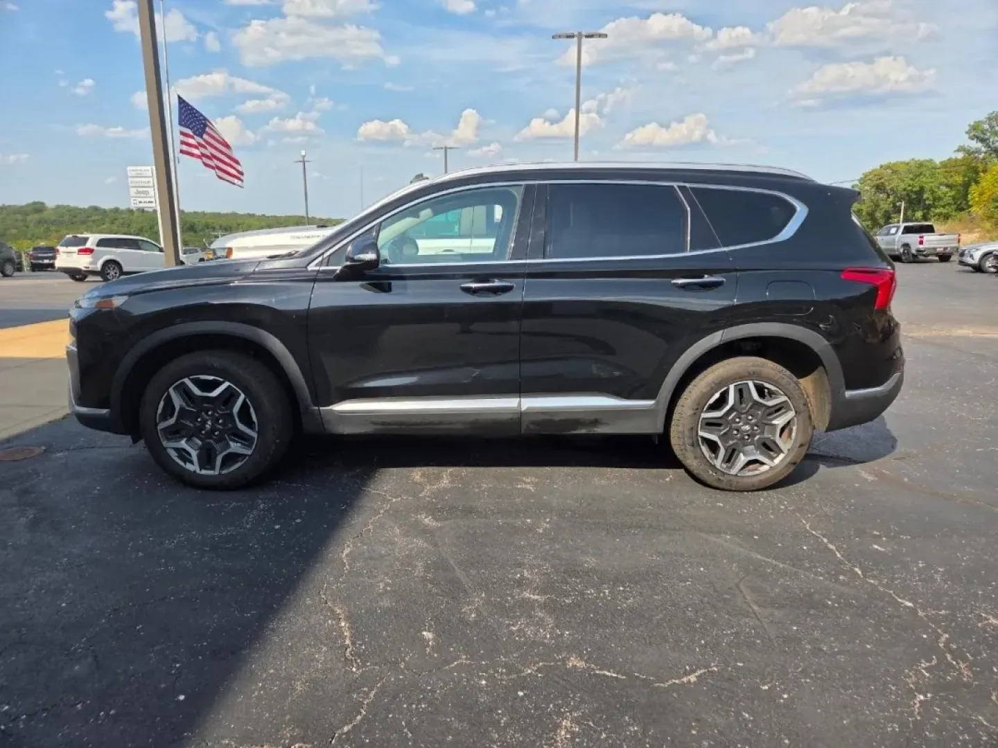 2023 /Gray Hyundai Santa Fe Limited (5NMS4DAL3PH) with an Other engine, located at 12830 Highway 21, De Soto, MO, 63020, (636) 337-7777, 38.153099, -90.573624 - Upgrade your adventures with the perfect blend of style, comfort, and functionality that the 2023 Hyundai Santa Fe Limited offers! Whether you're a growing family looking for a reliable vehicle to accommodate your busy lifestyle or a commuter seeking a stylish ride for daily trips, this SUV is desig - Photo#2