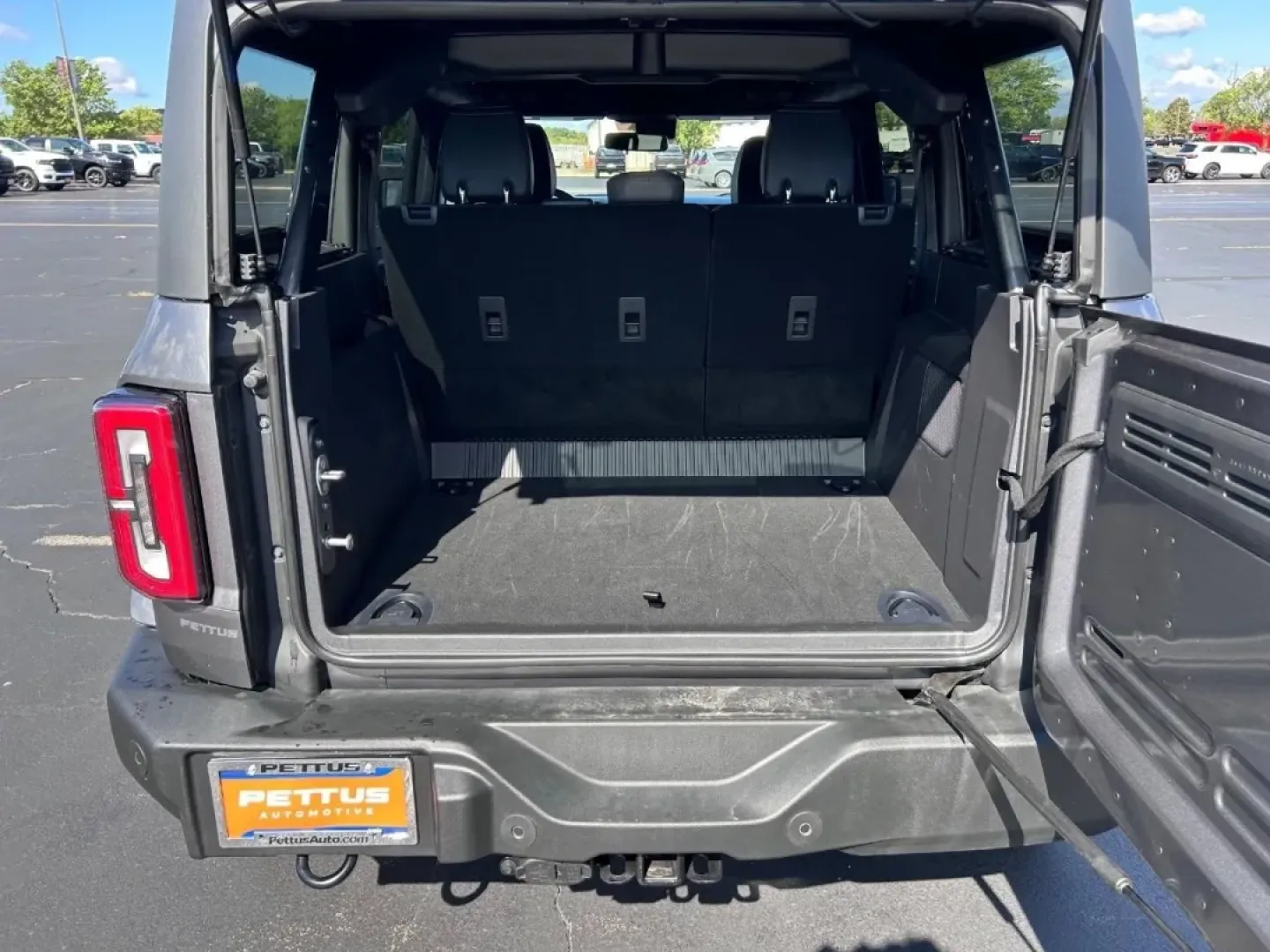 2023 /Dark Gray w/Navy Pier Leather Ford Bronco Outer Banks (1FMEE5BP4PL) with an 2.7L V6 engine, Automatic transmission, located at 970 Woodlawn Dr., Farmington, MO, 63640, (573) 431-7800, 37.825642, -90.468674 - **Adventure Awaits: Explore the 2023 Ford Bronco at Pettus CDJR Farmington!**<br /> <br /> Are you ready to take your outdoor adventures to the next level? The 2023 Ford Bronco is the quintessential SUV that combines rugged capability with modern comfort, making it the perfect companion for weekend - Photo#4