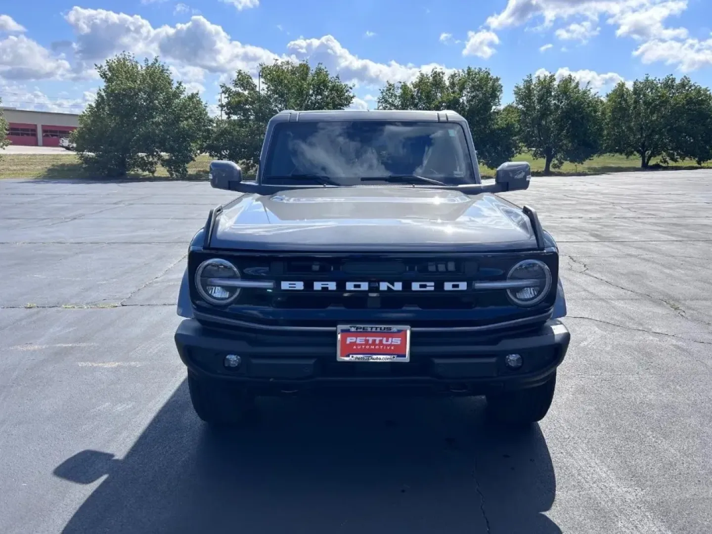 2023 /Dark Gray w/Navy Pier Leather Ford Bronco Outer Banks (1FMEE5BP4PL) with an 2.7L V6 engine, Automatic transmission, located at 970 Woodlawn Dr., Farmington, MO, 63640, (573) 431-7800, 37.825642, -90.468674 - **Adventure Awaits: Explore the 2023 Ford Bronco at Pettus CDJR Farmington!**<br /> <br /> Are you ready to take your outdoor adventures to the next level? The 2023 Ford Bronco is the quintessential SUV that combines rugged capability with modern comfort, making it the perfect companion for weekend - Photo#7