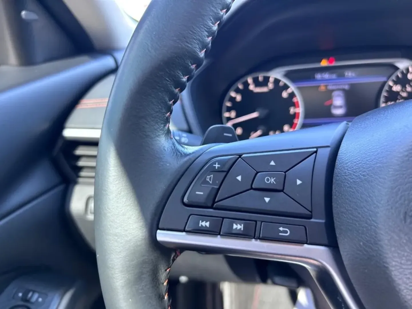 2022 /Sport Leather Trimmed Nissan Altima 2.5 SR (1N4BL4CW5NN) with an 2.5L DOHC 16-Valve 4-Cylinder engine, Automatic transmission, located at 970 Woodlawn Dr., Farmington, MO, 63640, (573) 431-7800, 37.825642, -90.468674 - If you're searching for a reliable and stylish sedan that fits seamlessly into your busy lifestyle, look no further than this 2022 Nissan Altima, available now at Pettus CDJR Farmington in Farmington, MO. This four-door beauty isn't just a car; it's a companion for your daily adventures, whether you - Photo#12