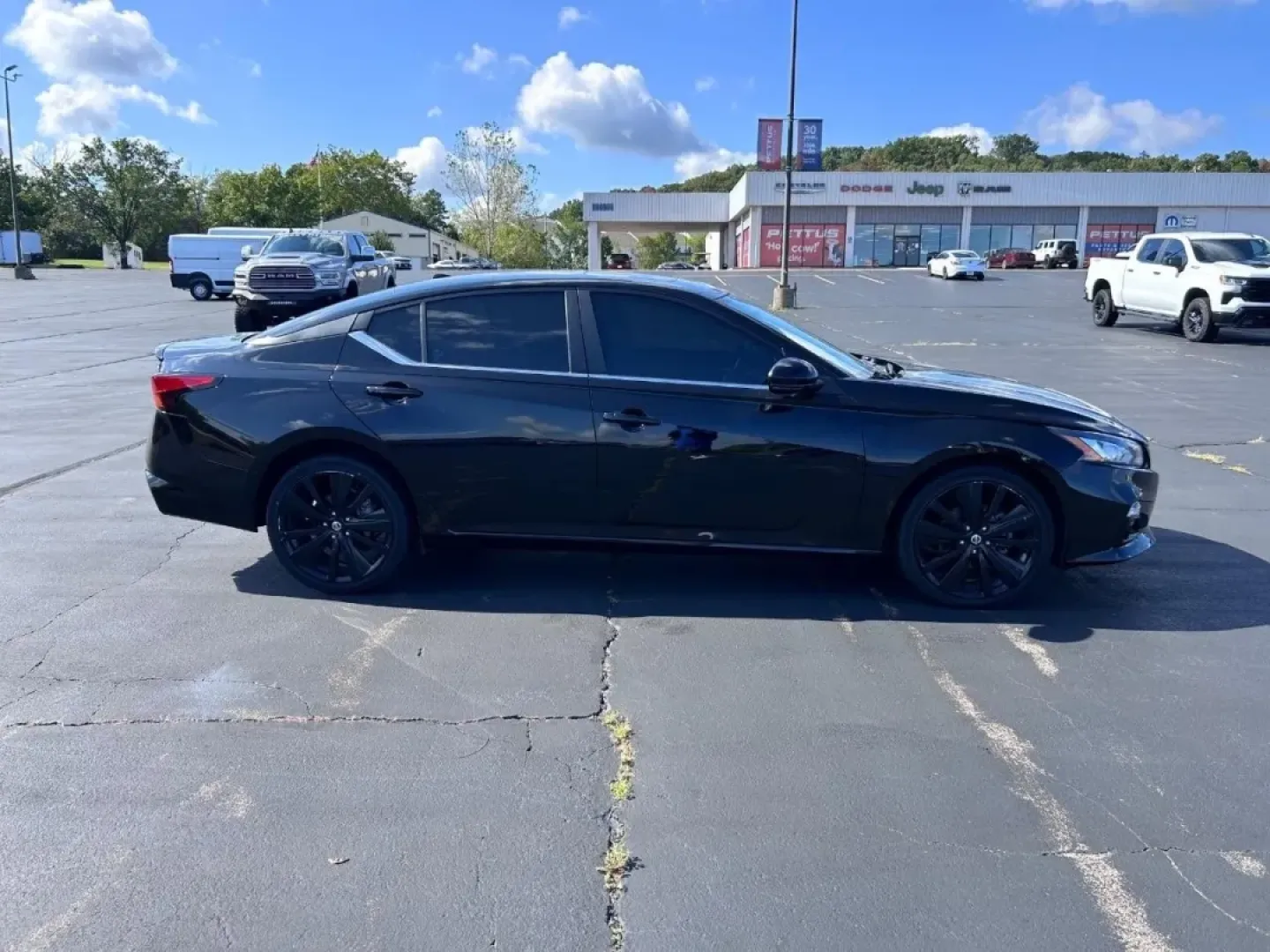 2022 /Sport Leather Trimmed Nissan Altima 2.5 SR (1N4BL4CW5NN) with an 2.5L DOHC 16-Valve 4-Cylinder engine, Automatic transmission, located at 970 Woodlawn Dr., Farmington, MO, 63640, (573) 431-7800, 37.825642, -90.468674 - If you're searching for a reliable and stylish sedan that fits seamlessly into your busy lifestyle, look no further than this 2022 Nissan Altima, available now at Pettus CDJR Farmington in Farmington, MO. This four-door beauty isn't just a car; it's a companion for your daily adventures, whether you - Photo#1