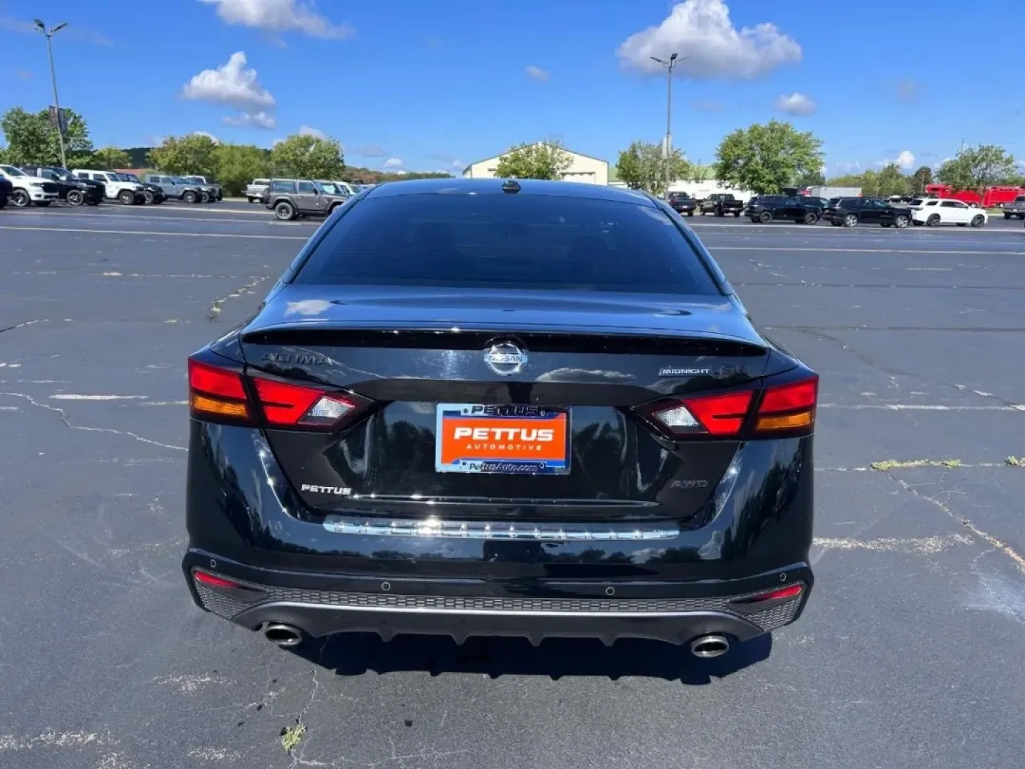 2022 /Sport Leather Trimmed Nissan Altima 2.5 SR (1N4BL4CW5NN) with an 2.5L DOHC 16-Valve 4-Cylinder engine, Automatic transmission, located at 970 Woodlawn Dr., Farmington, MO, 63640, (573) 431-7800, 37.825642, -90.468674 - If you're searching for a reliable and stylish sedan that fits seamlessly into your busy lifestyle, look no further than this 2022 Nissan Altima, available now at Pettus CDJR Farmington in Farmington, MO. This four-door beauty isn't just a car; it's a companion for your daily adventures, whether you - Photo#3