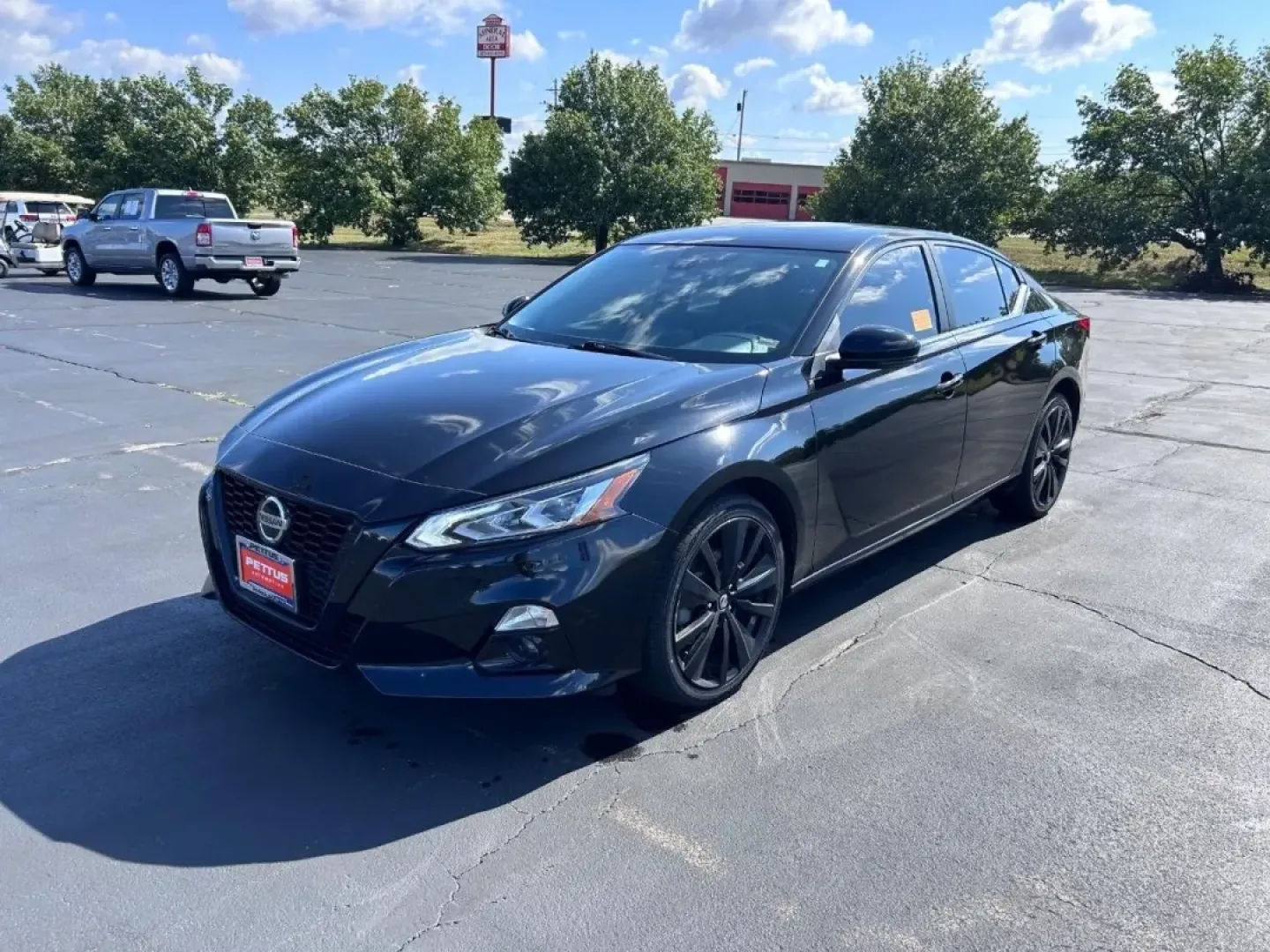 2022 /Sport Leather Trimmed Nissan Altima 2.5 SR (1N4BL4CW5NN) with an 2.5L DOHC 16-Valve 4-Cylinder engine, Automatic transmission, located at 970 Woodlawn Dr., Farmington, MO, 63640, (573) 431-7800, 37.825642, -90.468674 - If you're searching for a reliable and stylish sedan that fits seamlessly into your busy lifestyle, look no further than this 2022 Nissan Altima, available now at Pettus CDJR Farmington in Farmington, MO. This four-door beauty isn't just a car; it's a companion for your daily adventures, whether you - Photo#6