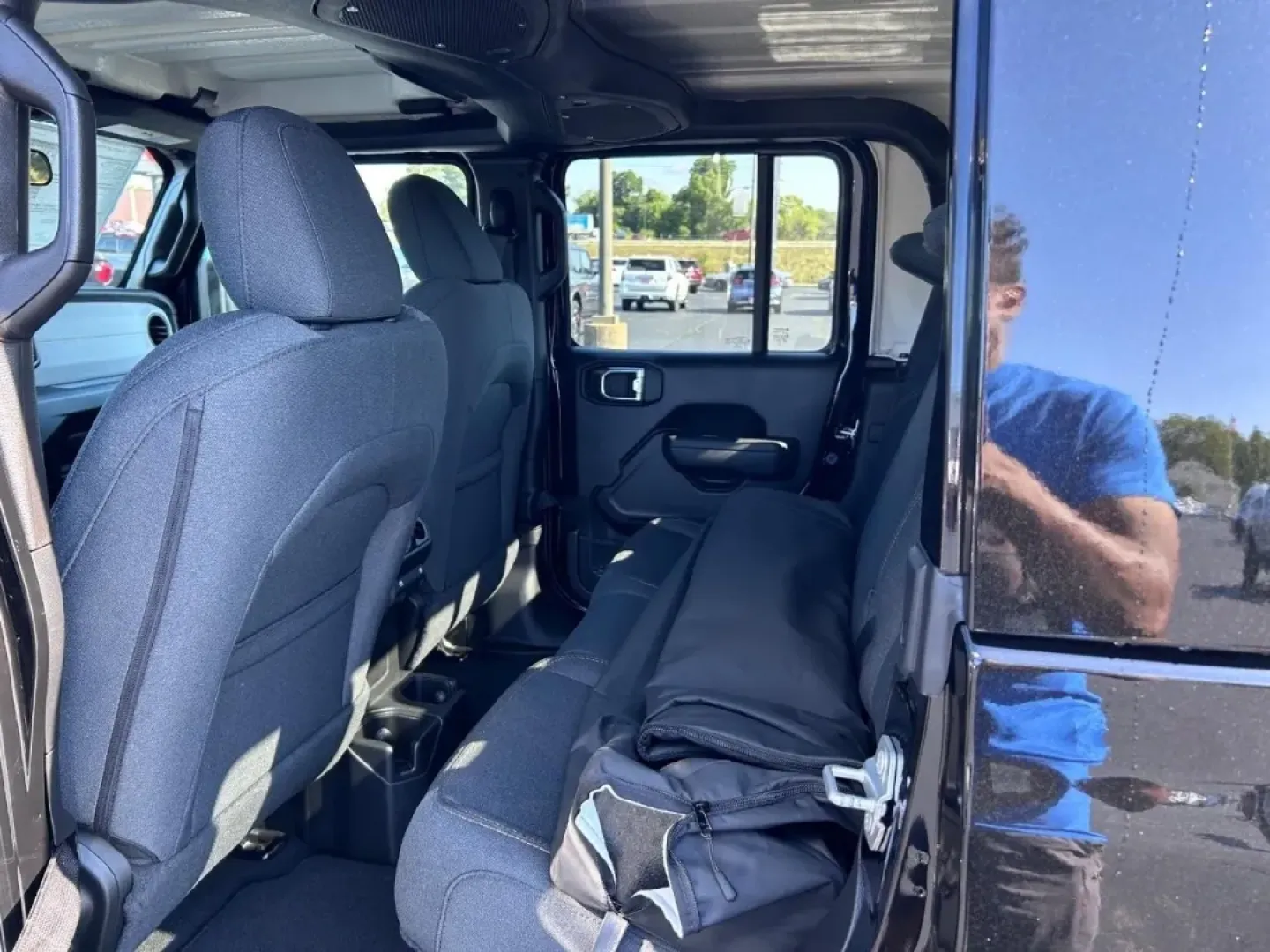 2025 /Black Cloth Jeep Gladiator Sport (1C6PJTAG5SL) with an 3.6L V6 24V VVT UPG I engine, Automatic transmission, located at 970 Woodlawn Dr., Farmington, MO, 63640, (573) 431-7800, 37.825642, -90.468674 - Are you ready for your next adventure? If you're seeking a vehicle that combines rugged capability with everyday practicality, look no further than the 2025 Jeep Gladiator available at Pettus CDJR Farmington. This exceptional truck is engineered to provide the ultimate driving experience, whether yo - Photo#8