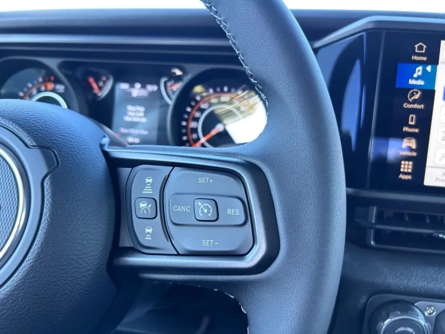 2025 /Black Cloth Jeep Gladiator Sport (1C6PJTAG5SL) with an 3.6L V6 24V VVT UPG I engine, Automatic transmission, located at 970 Woodlawn Dr., Farmington, MO, 63640, (573) 431-7800, 37.825642, -90.468674 - Are you ready for your next adventure? If you're seeking a vehicle that combines rugged capability with everyday practicality, look no further than the 2025 Jeep Gladiator available at Pettus CDJR Farmington. This exceptional truck is engineered to provide the ultimate driving experience, whether yo - Photo#12