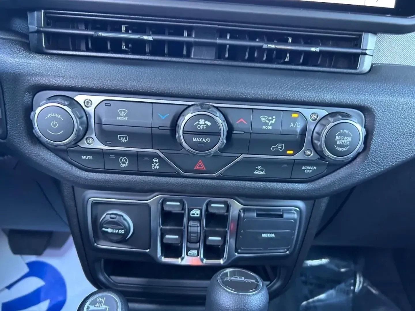 2025 /Black Cloth Jeep Gladiator Sport (1C6PJTAG5SL) with an 3.6L V6 24V VVT UPG I engine, Automatic transmission, located at 970 Woodlawn Dr., Farmington, MO, 63640, (573) 431-7800, 37.825642, -90.468674 - Are you ready for your next adventure? If you're seeking a vehicle that combines rugged capability with everyday practicality, look no further than the 2025 Jeep Gladiator available at Pettus CDJR Farmington. This exceptional truck is engineered to provide the ultimate driving experience, whether yo - Photo#14
