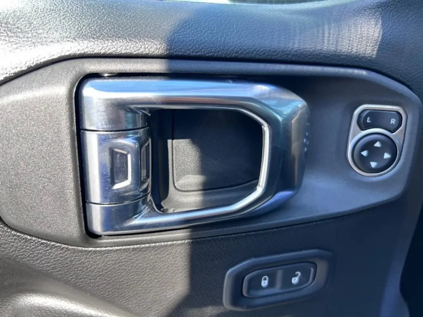 2025 /Black Cloth Jeep Gladiator Sport (1C6PJTAG5SL) with an 3.6L V6 24V VVT UPG I engine, Automatic transmission, located at 970 Woodlawn Dr., Farmington, MO, 63640, (573) 431-7800, 37.825642, -90.468674 - Are you ready for your next adventure? If you're seeking a vehicle that combines rugged capability with everyday practicality, look no further than the 2025 Jeep Gladiator available at Pettus CDJR Farmington. This exceptional truck is engineered to provide the ultimate driving experience, whether yo - Photo#17