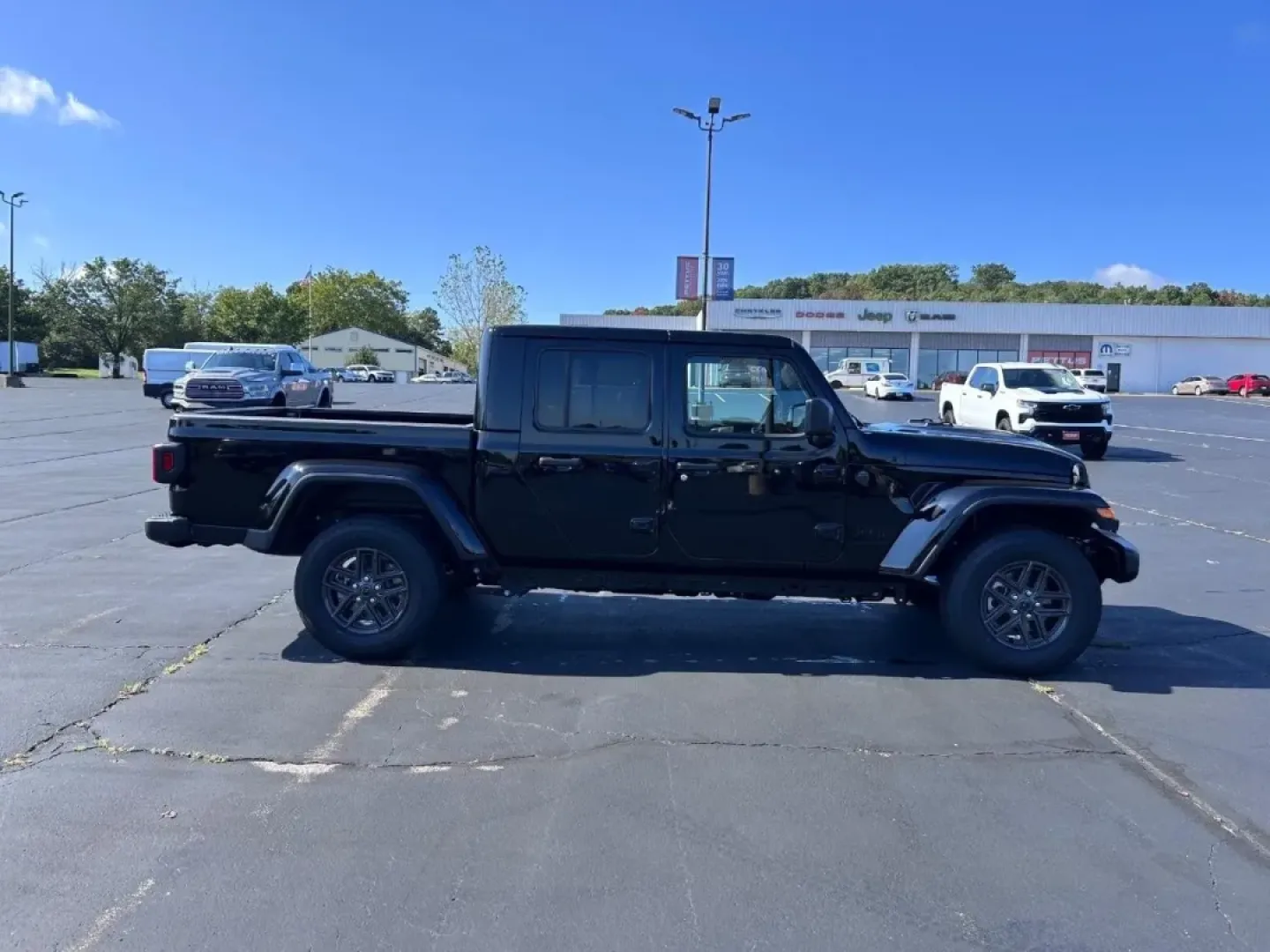 2025 /Black Cloth Jeep Gladiator Sport (1C6PJTAG5SL) with an 3.6L V6 24V VVT UPG I engine, Automatic transmission, located at 970 Woodlawn Dr., Farmington, MO, 63640, (573) 431-7800, 37.825642, -90.468674 - Are you ready for your next adventure? If you're seeking a vehicle that combines rugged capability with everyday practicality, look no further than the 2025 Jeep Gladiator available at Pettus CDJR Farmington. This exceptional truck is engineered to provide the ultimate driving experience, whether yo - Photo#1