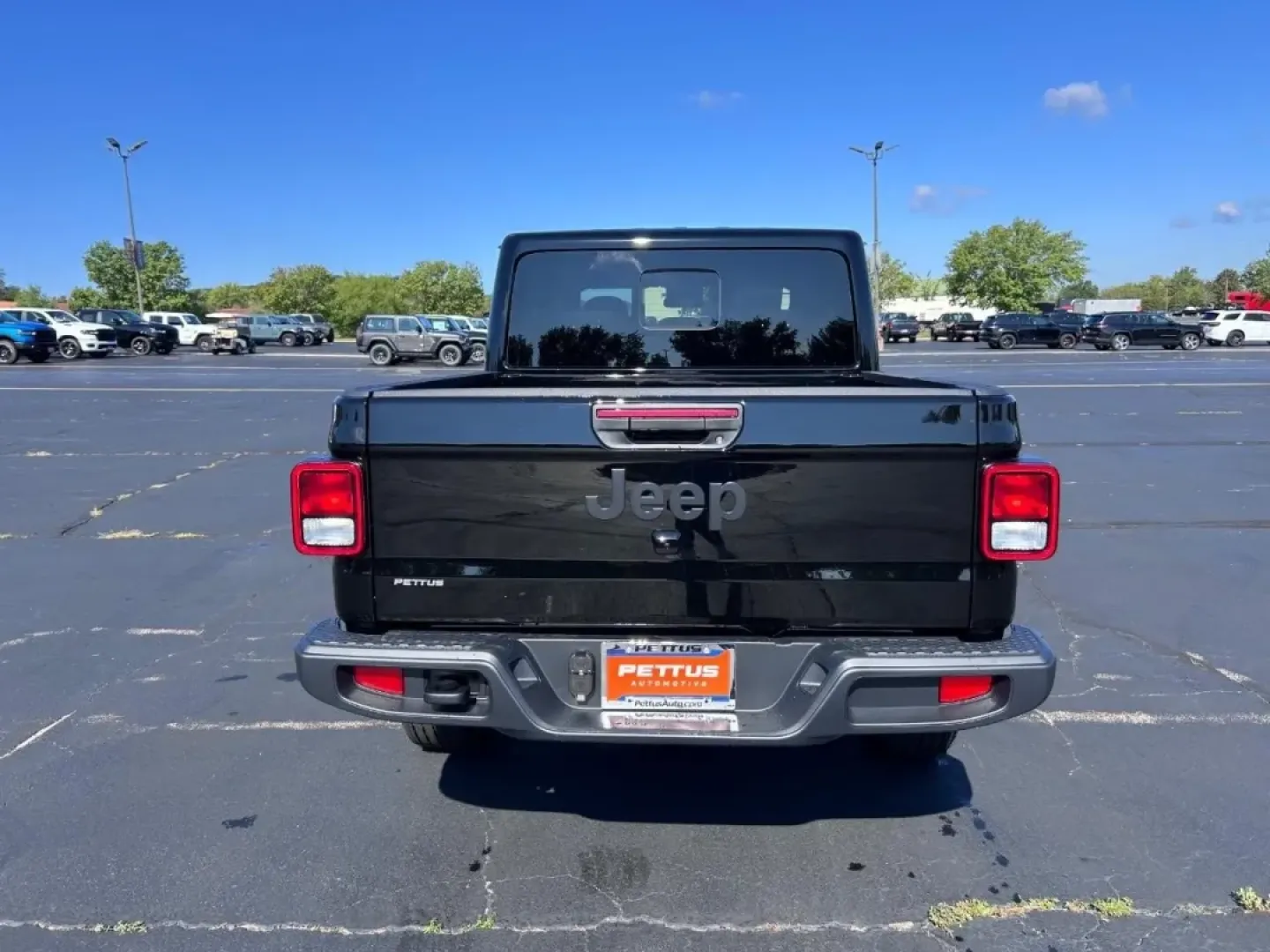 2025 /Black Cloth Jeep Gladiator Sport (1C6PJTAG5SL) with an 3.6L V6 24V VVT UPG I engine, Automatic transmission, located at 970 Woodlawn Dr., Farmington, MO, 63640, (573) 431-7800, 37.825642, -90.468674 - Are you ready for your next adventure? If you're seeking a vehicle that combines rugged capability with everyday practicality, look no further than the 2025 Jeep Gladiator available at Pettus CDJR Farmington. This exceptional truck is engineered to provide the ultimate driving experience, whether yo - Photo#3