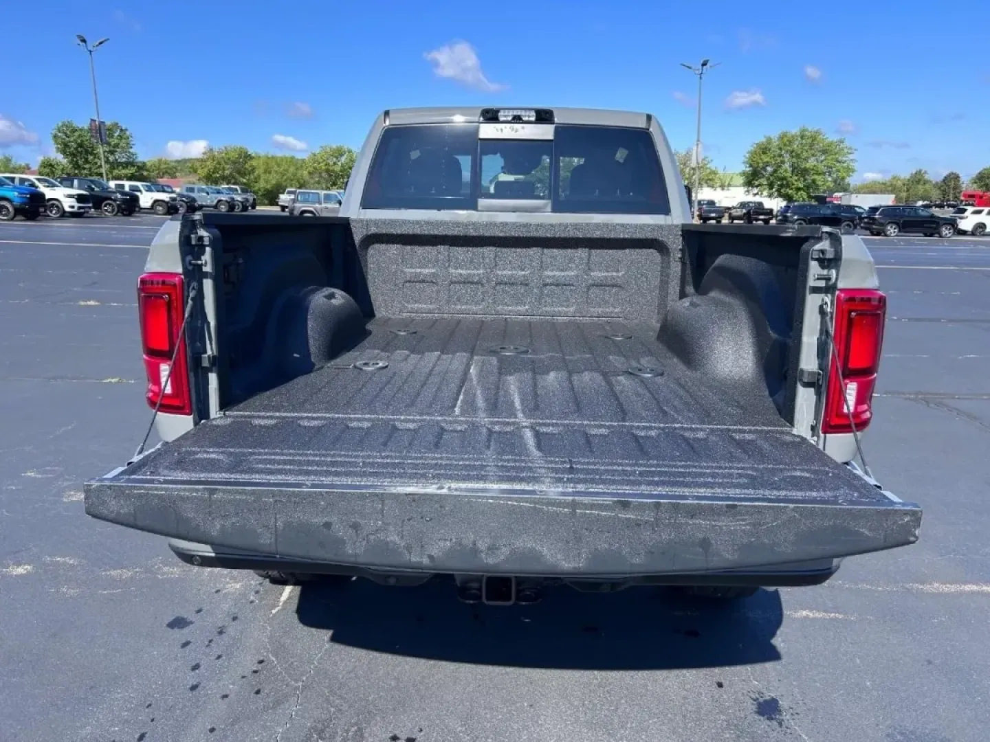 2026 /Diesel Gray/Black Cloth Ram 2500 Big Horn (3C6UR5DJXTG) with an 6.4L V8 HEMI HD engine, located at 970 Woodlawn Dr., Farmington, MO, 63640, (573) 431-7800, 37.825642, -90.468674 - When it comes to tackling tough jobs and embracing outdoor adventures, nothing beats the rugged reliability of a truck. Meet the 2026 Ram 2500 Big Horn, an incredible pre-owned vehicle that not only meets your daily demands but also enhances your lifestyle, whether you're hauling equipment for work - Photo#4