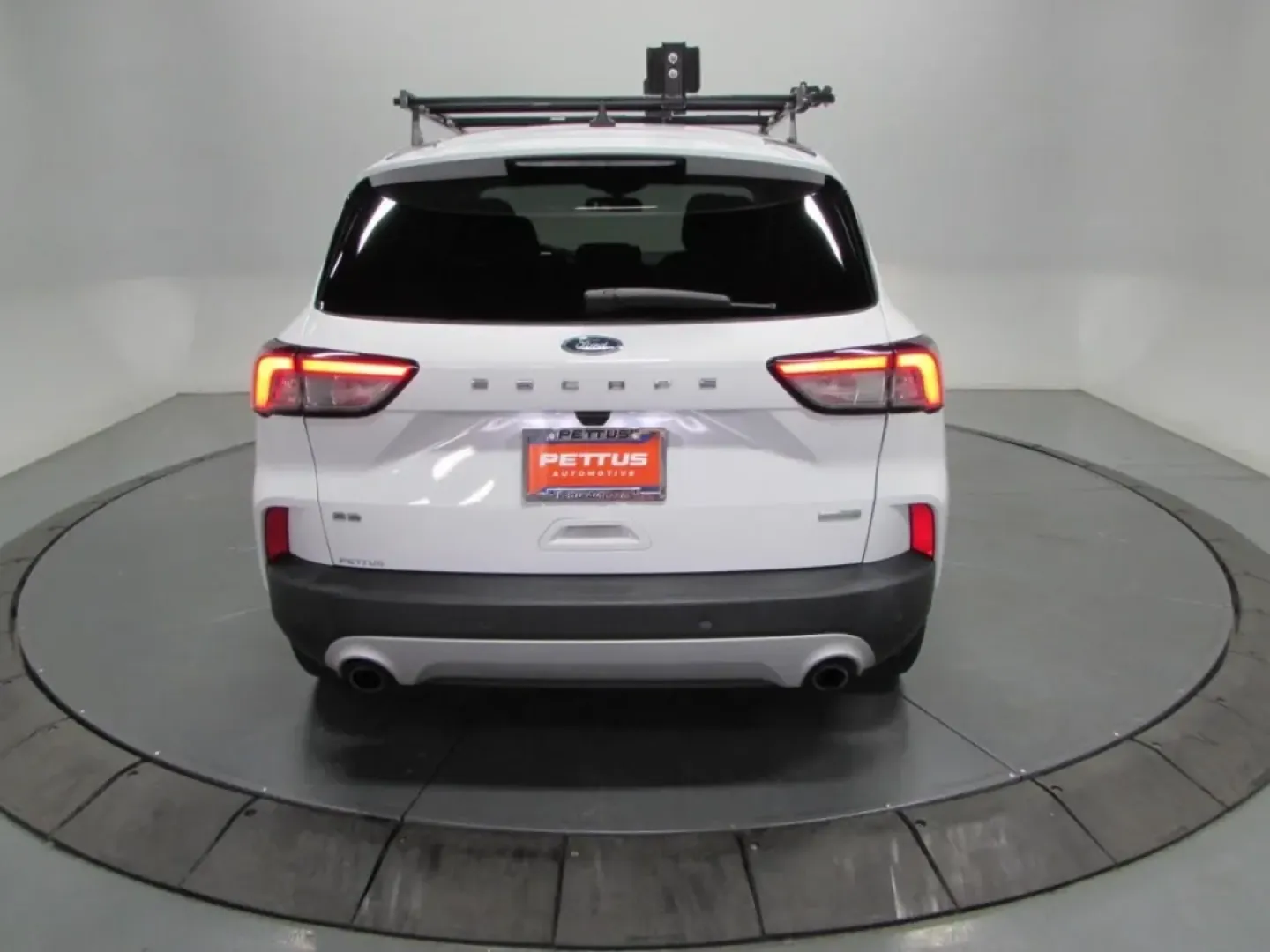 2020 /Dark Earth Gray Ford Escape SE (1FMCU0G67LU) with an Other engine, Automatic transmission, located at 12836 Highway 21, De Soto, MO, 63020, (636) 337-7777, 38.151867, -90.575615 - Are you ready to elevate your lifestyle with a vehicle that combines versatility, comfort, and efficiency? Look no further than this stunning 2020 Ford Escape SE, an ideal companion for growing families, outdoor enthusiasts, and daily commuters alike. Whether you're shuttling the kids to school, emb - Photo#6