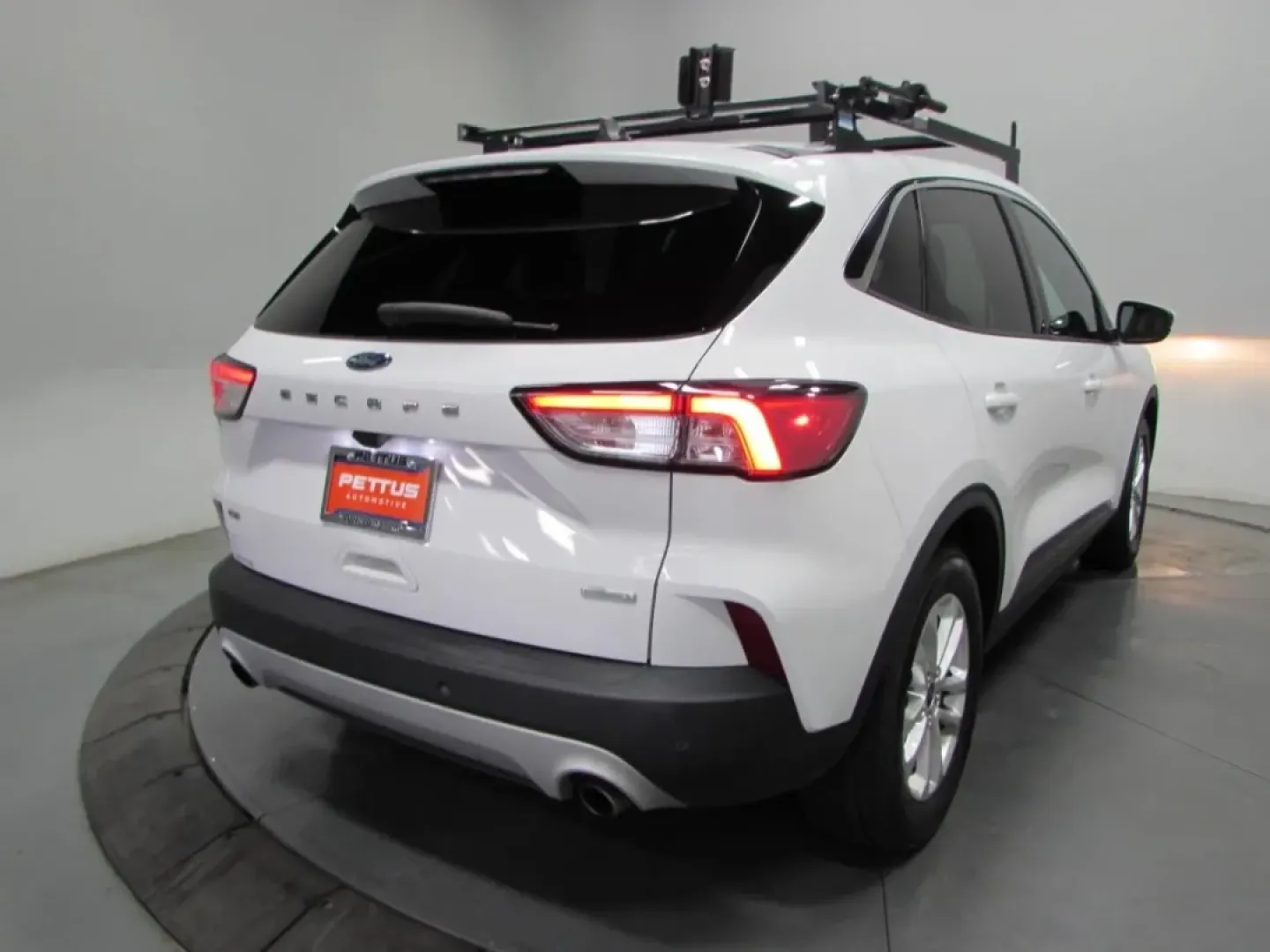 2020 /Dark Earth Gray Ford Escape SE (1FMCU0G67LU) with an Other engine, Automatic transmission, located at 12836 Highway 21, De Soto, MO, 63020, (636) 337-7777, 38.151867, -90.575615 - Are you ready to elevate your lifestyle with a vehicle that combines versatility, comfort, and efficiency? Look no further than this stunning 2020 Ford Escape SE, an ideal companion for growing families, outdoor enthusiasts, and daily commuters alike. Whether you're shuttling the kids to school, emb - Photo#7