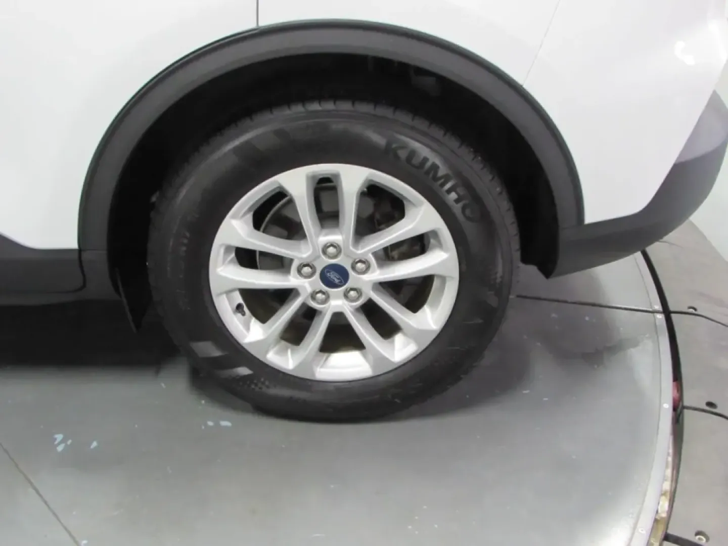 2020 /Dark Earth Gray Ford Escape SE (1FMCU0G67LU) with an Other engine, Automatic transmission, located at 12836 Highway 21, De Soto, MO, 63020, (636) 337-7777, 38.151867, -90.575615 - Are you ready to elevate your lifestyle with a vehicle that combines versatility, comfort, and efficiency? Look no further than this stunning 2020 Ford Escape SE, an ideal companion for growing families, outdoor enthusiasts, and daily commuters alike. Whether you're shuttling the kids to school, emb - Photo#9