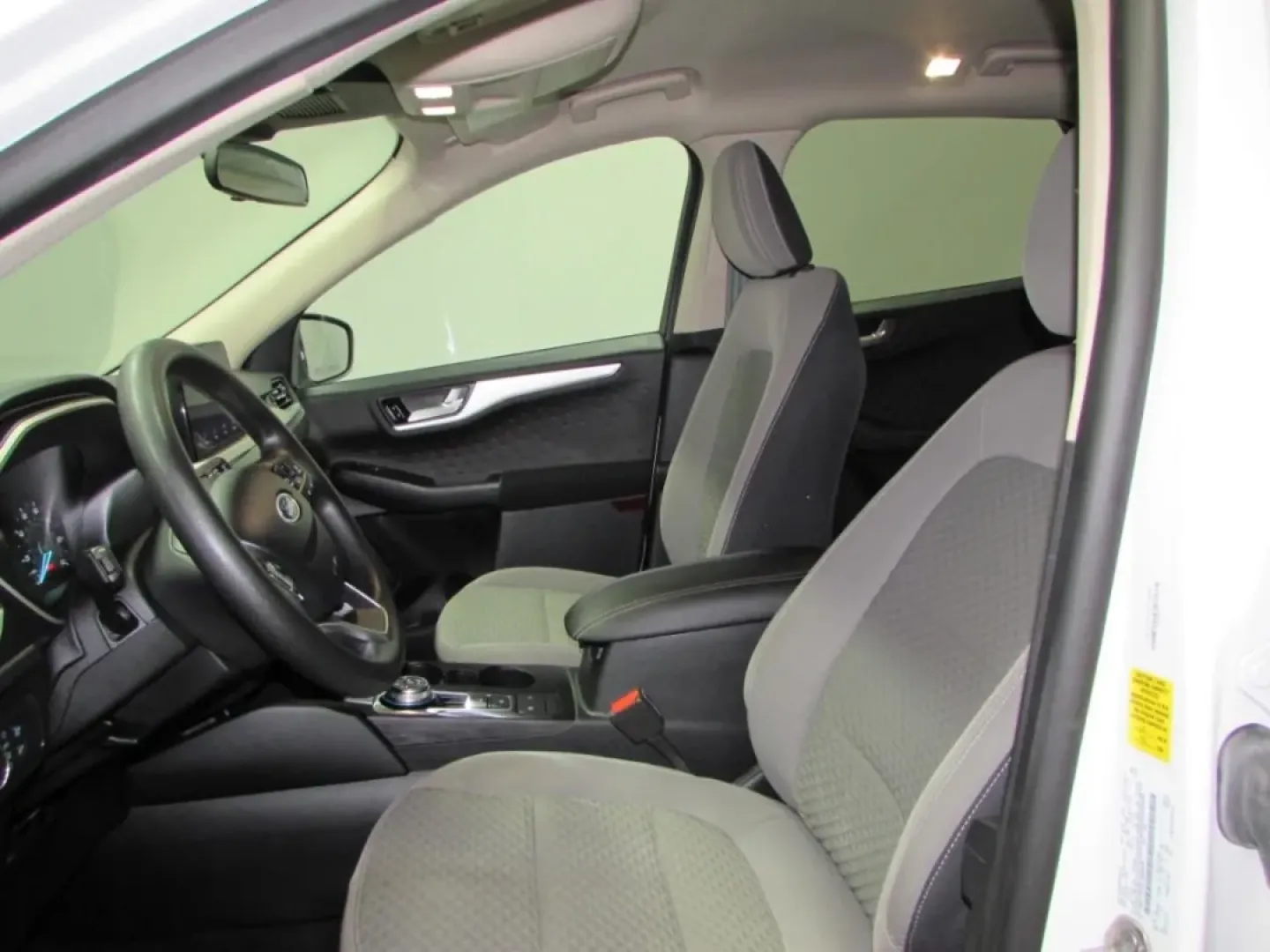 2020 /Dark Earth Gray Ford Escape SE (1FMCU0G67LU) with an Other engine, Automatic transmission, located at 12836 Highway 21, De Soto, MO, 63020, (636) 337-7777, 38.151867, -90.575615 - Are you ready to elevate your lifestyle with a vehicle that combines versatility, comfort, and efficiency? Look no further than this stunning 2020 Ford Escape SE, an ideal companion for growing families, outdoor enthusiasts, and daily commuters alike. Whether you're shuttling the kids to school, emb - Photo#15