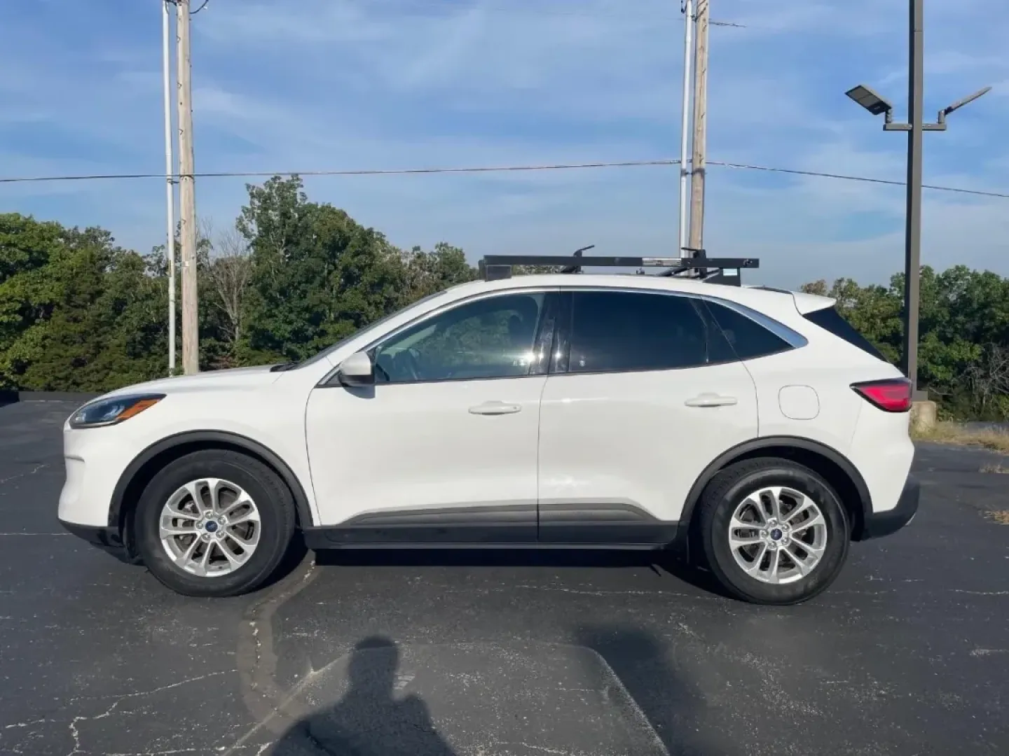 2020 /Dark Earth Gray Ford Escape SE (1FMCU0G67LU) with an Other engine, located at 12836 Highway 21, De Soto, MO, 63020, (636) 337-7777, 38.151867, -90.575615 - Are you ready to elevate your lifestyle with a vehicle that combines versatility, comfort, and efficiency? Look no further than this stunning 2020 Ford Escape SE, an ideal companion for growing families, outdoor enthusiasts, and daily commuters alike. Whether you're shuttling the kids to school, emb - Photo#1